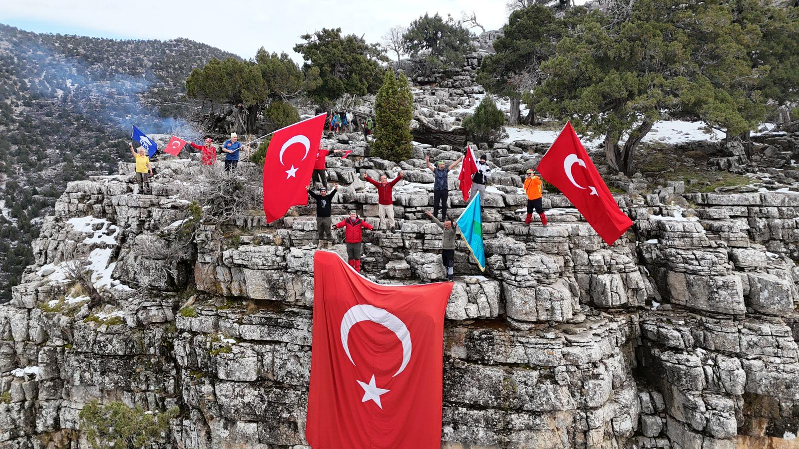 Seydişehirli Doğaseverlerden Al Bayrağa Vefa: "O Bizim Her Şeyimiz!" - Görsel 4