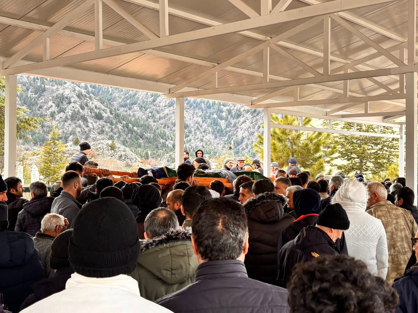 Burdur’daki Katliam Gibi Kazada Kahreden Veda: Hasan Akdağ   Derebucak'ta Son Yolculuğuna Uğurlandı - Görsel 4