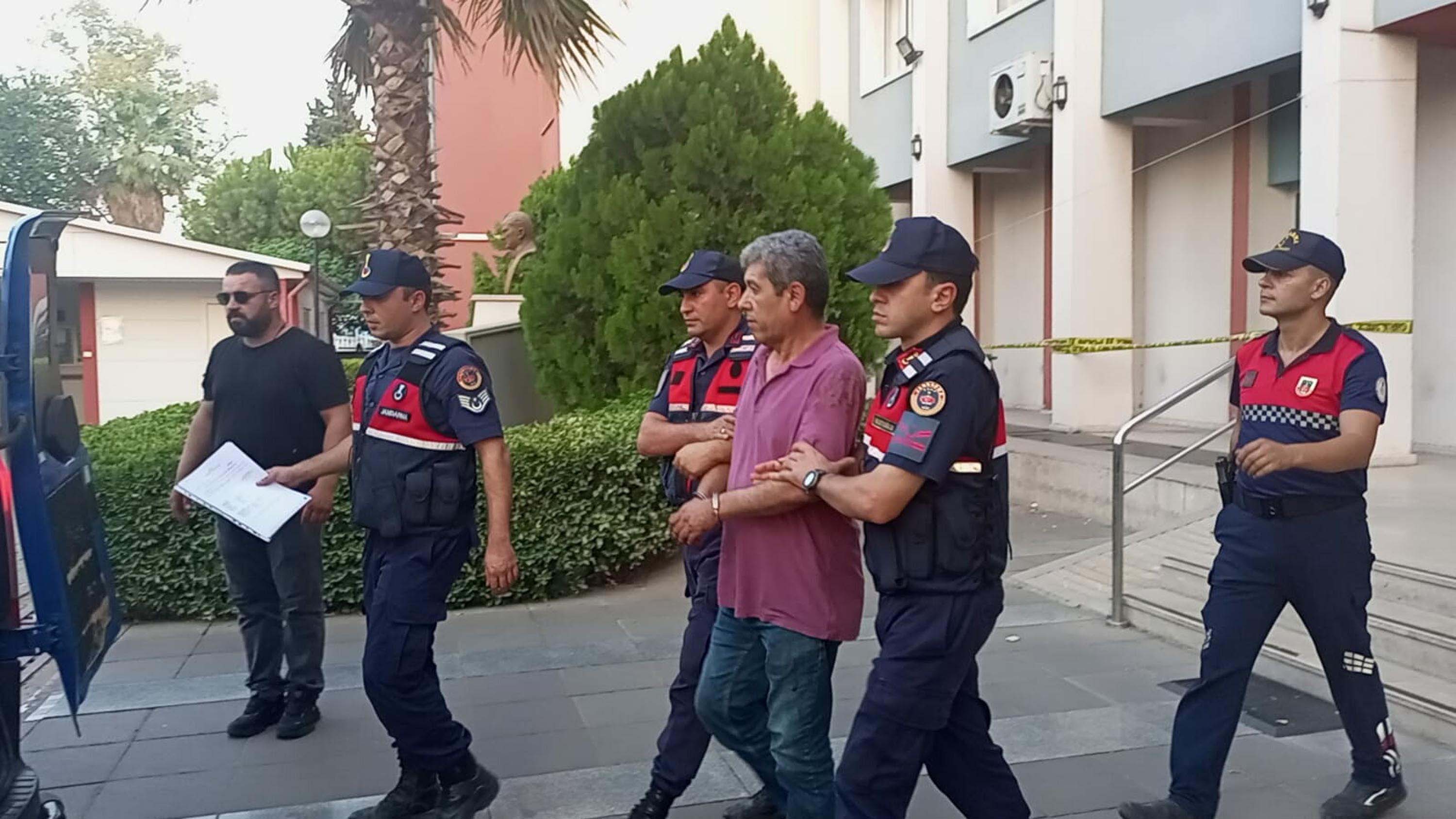 Aydın - Eşi Burcu'yu öldüren polis memurunun çocukları: Babam, anneme ‘boşanırsan sen öldürürüm’ diyordu - Görsel 2