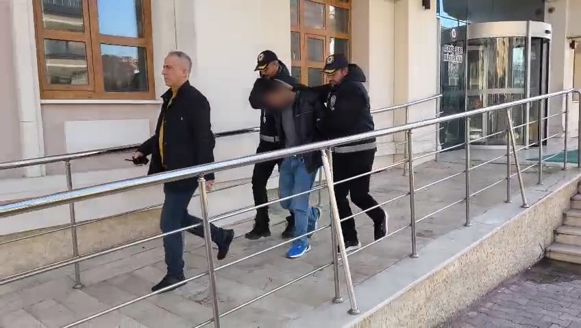 Konya - 4 evden hırsızlık yapan şüpheli, montundaki fosforlu renk sayesinde yakalandı - Görsel 1