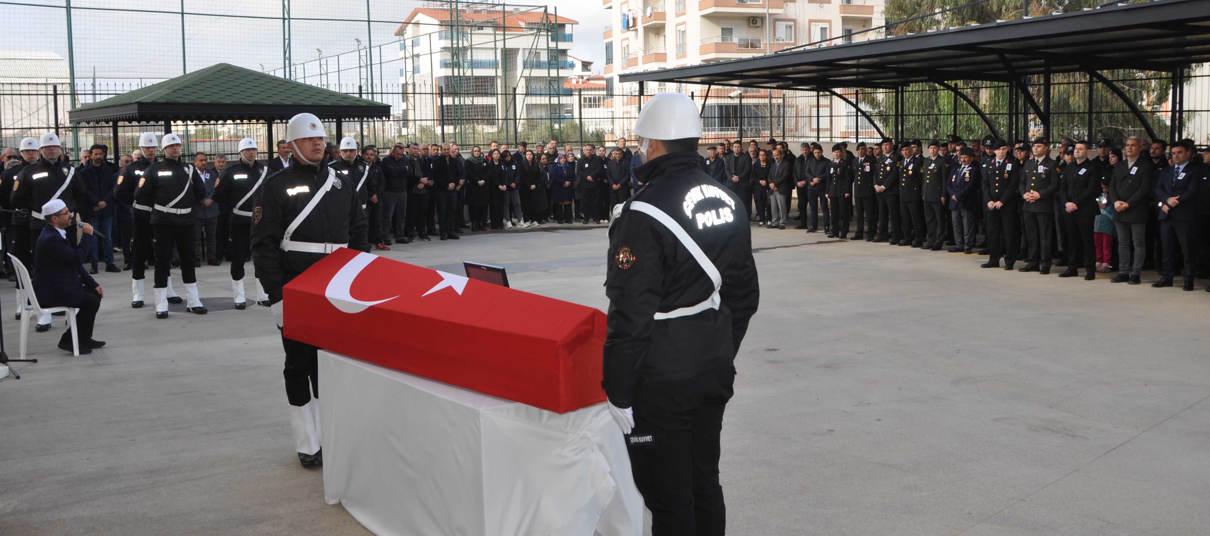 Antalyada Polis babasının tabutunun başında gözyaşı döktü - Görsel 8