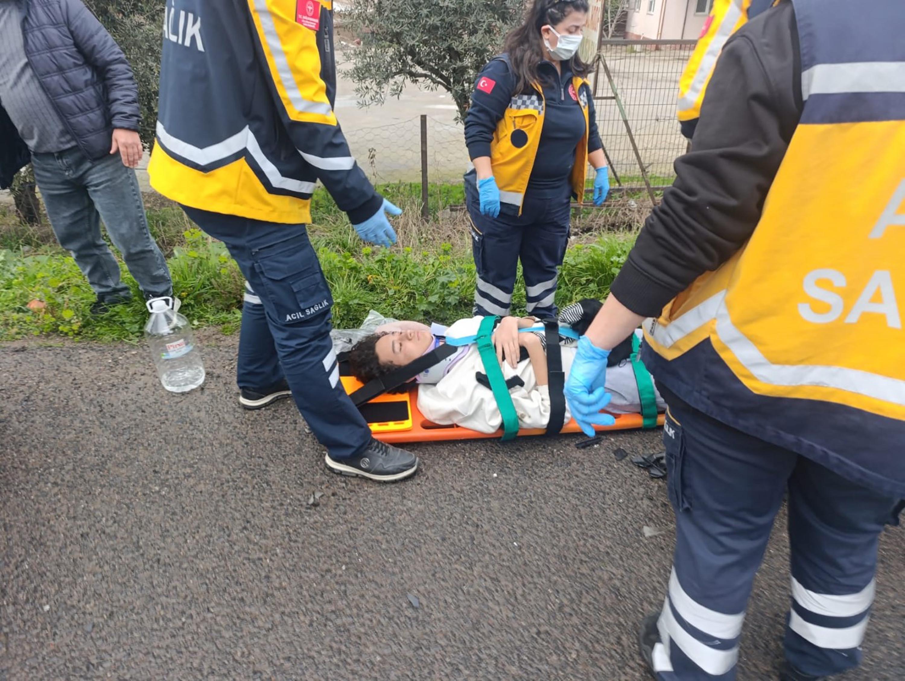 Manisa’da refüjü aşan otomobil, zincirleme kaza yaptı: 2 ölü, 4 yaralı - Görsel 4