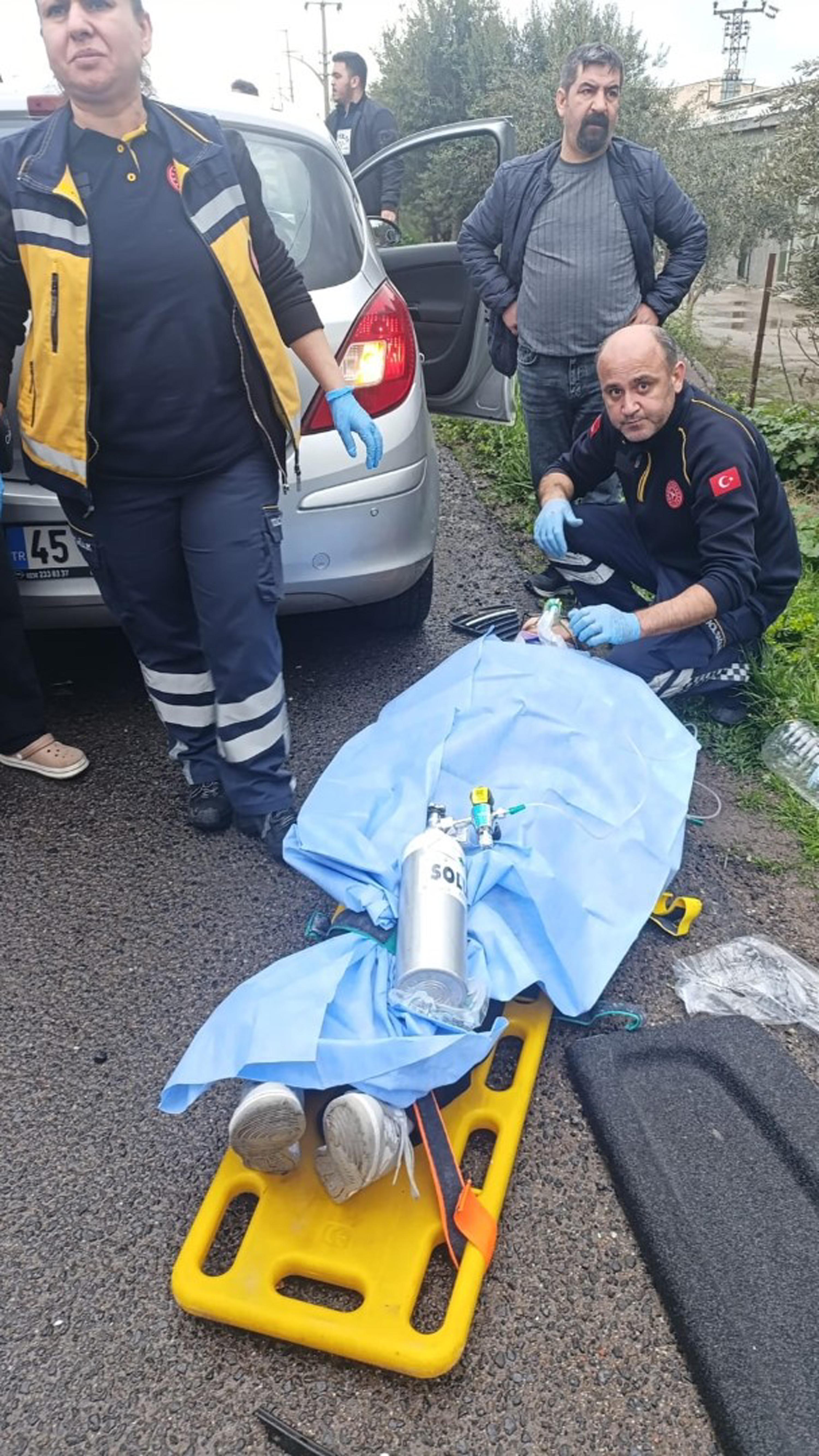 Manisa’da refüjü aşan otomobil, zincirleme kaza yaptı: 2 ölü, 4 yaralı - Görsel 5