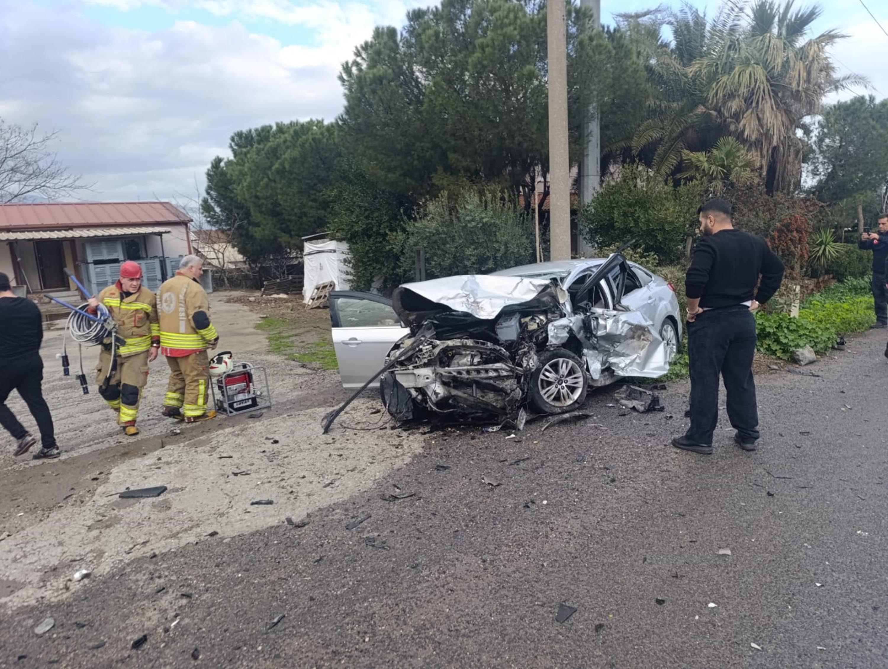 Manisa’da refüjü aşan otomobil, zincirleme kaza yaptı: 2 ölü, 4 yaralı - Görsel 7