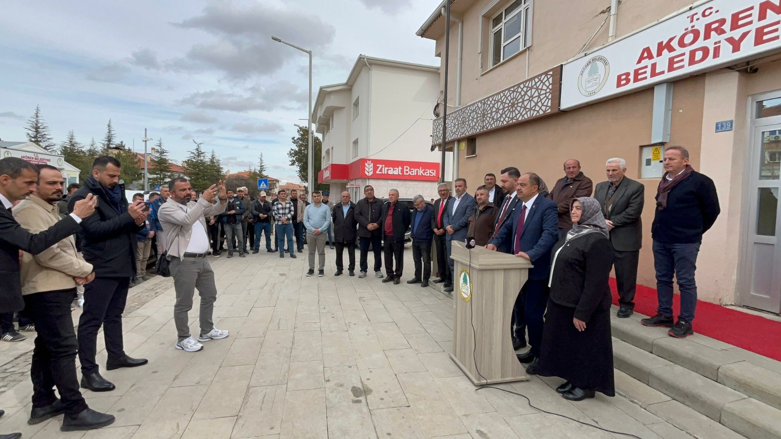 Akören'de Başkan İsmail Arslan tahliye oldu, belediyede böyle karşılandı - Görsel 6