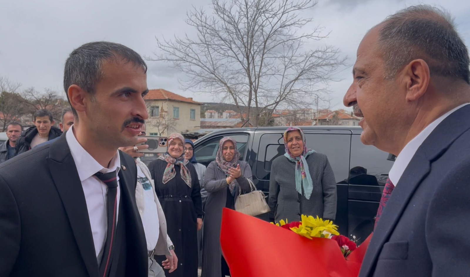 Akören'de Başkan İsmail Arslan tahliye oldu, belediyede böyle karşılandı - Görsel 9