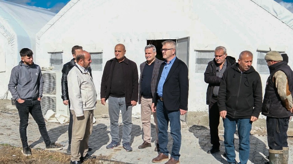 RÜZGARDAN SERASI ZARAR GÖREN ÜRETİCİYE BAŞKAN USTAOĞLU’NDAN ZİYARET  - Görsel 2