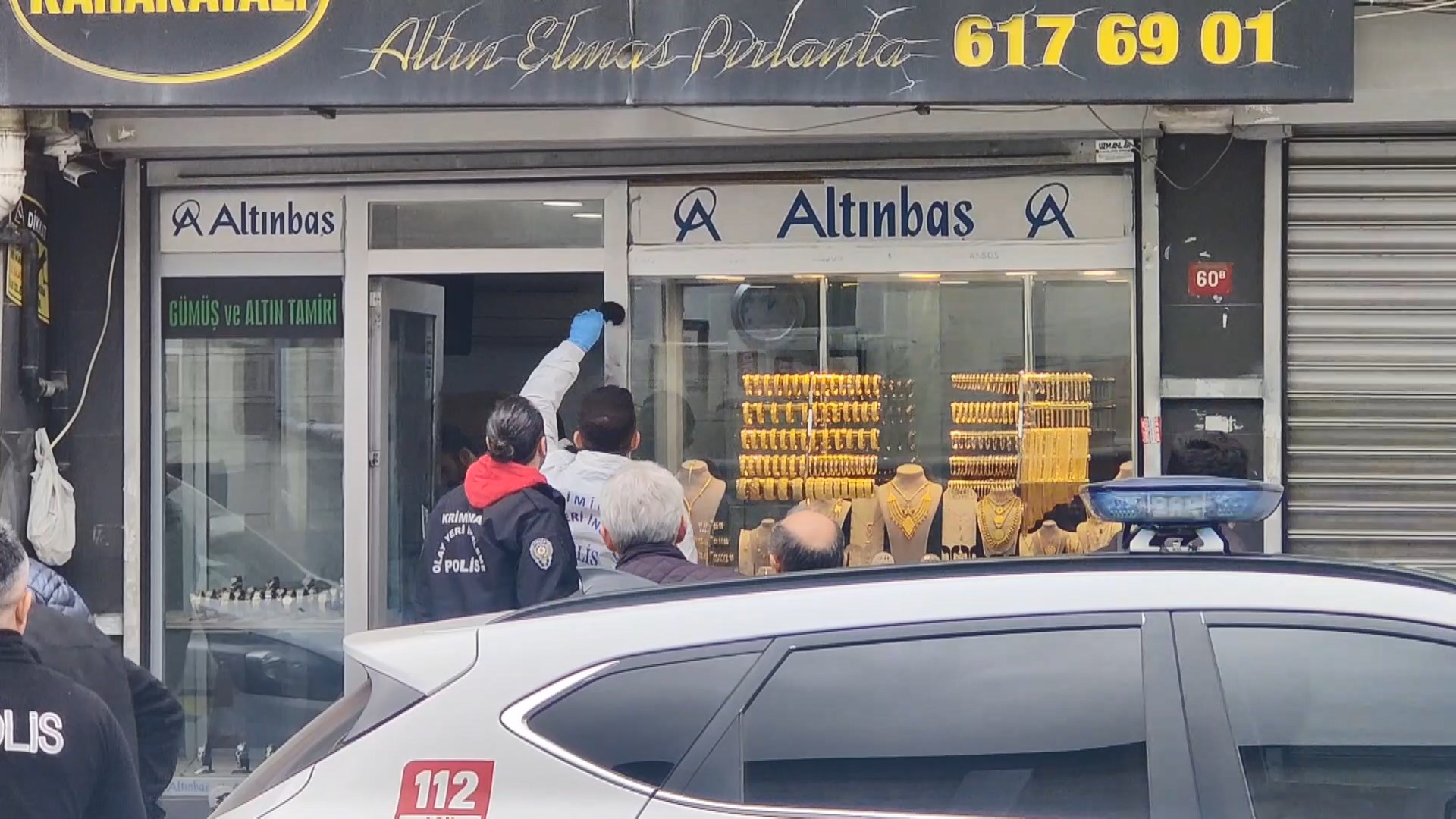 İstanbul - Eyüpsultan'da kuyumcuya soygun girişimi kamerada: 2 gözaltı - Görsel 3