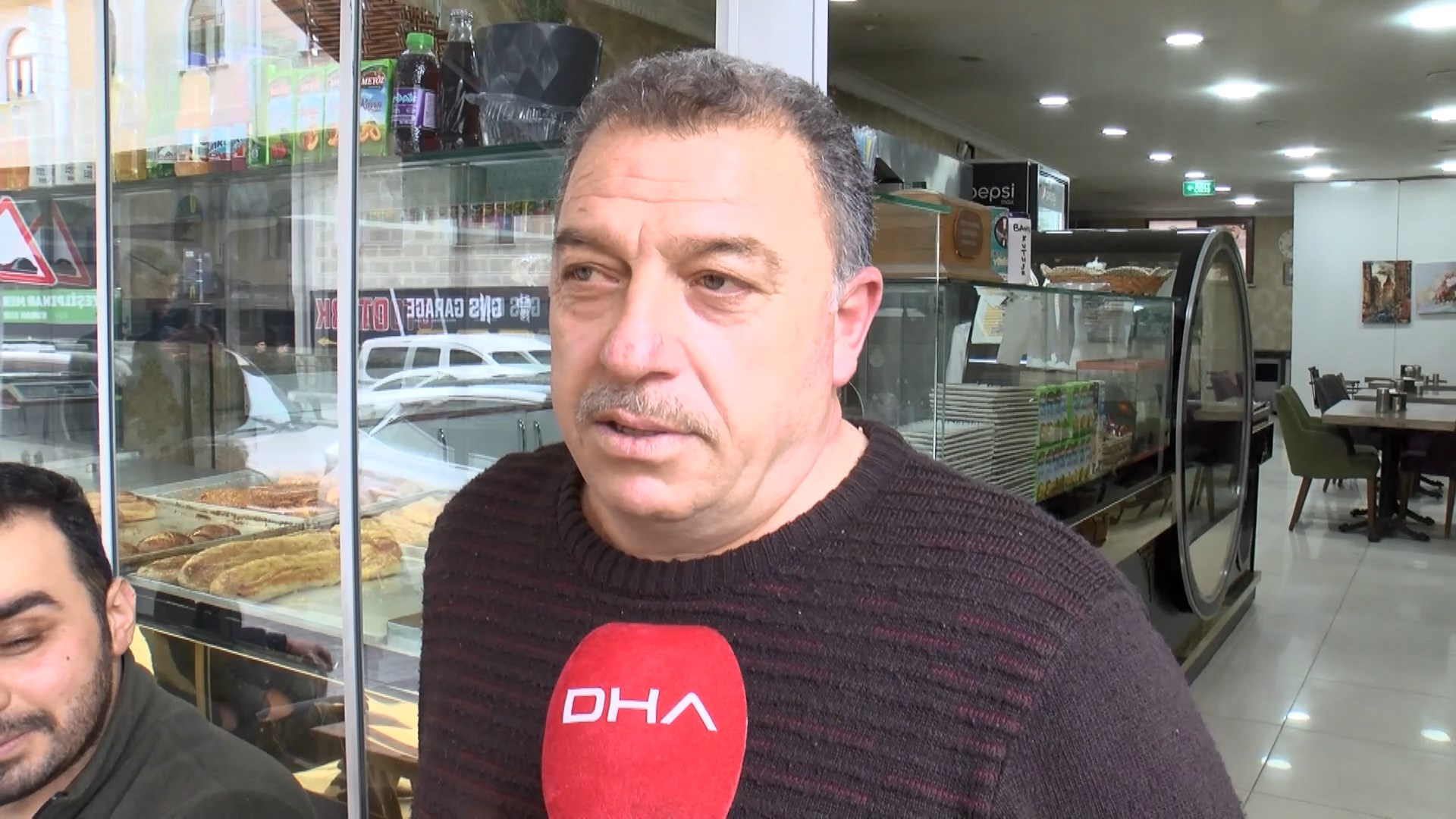 İstanbul - Eyüpsultan'da kuyumcuya soygun girişimi kamerada: 2 gözaltı - Görsel 7