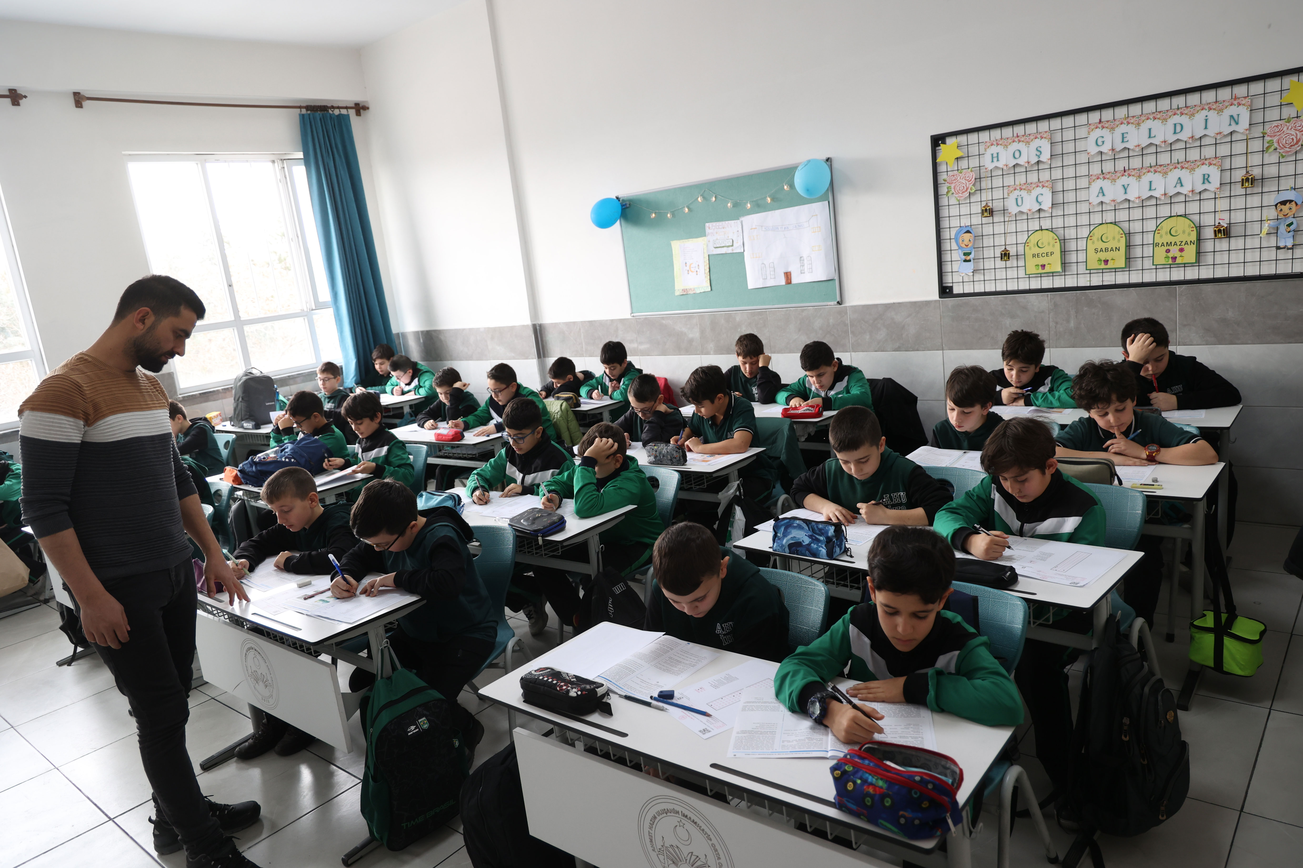 KONYA BÜYÜKŞEHİR 31 İLÇEDEKİ ORTAOKUL VE LİSE ÖĞRENCİLERİ İÇİN İZLEME VE DEĞERLENDİRME SINAVI GERÇEKLEŞTİRİYOR - Görsel 1