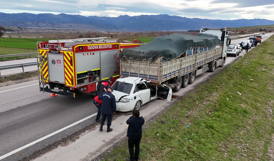 Cenazeye giderken kaza yaptılar: 2 ölü - Görsel 1