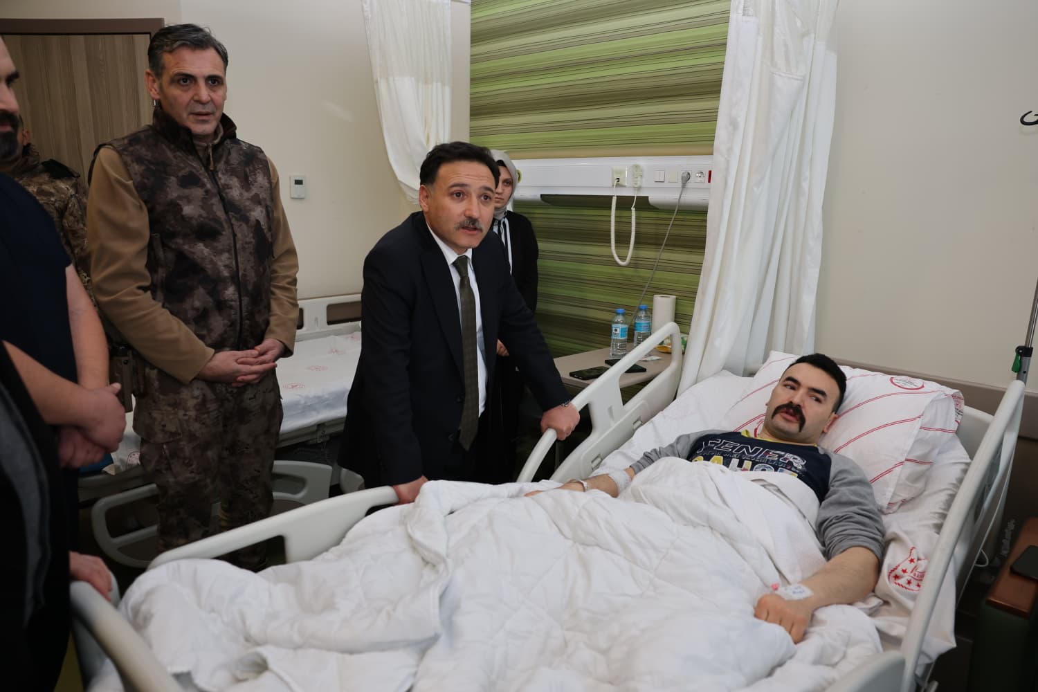 Bakan Çiftçi'den, operasyonda yaralanan özel harekat polisine, 'geçmiş olsun' telefonu - Görsel 2