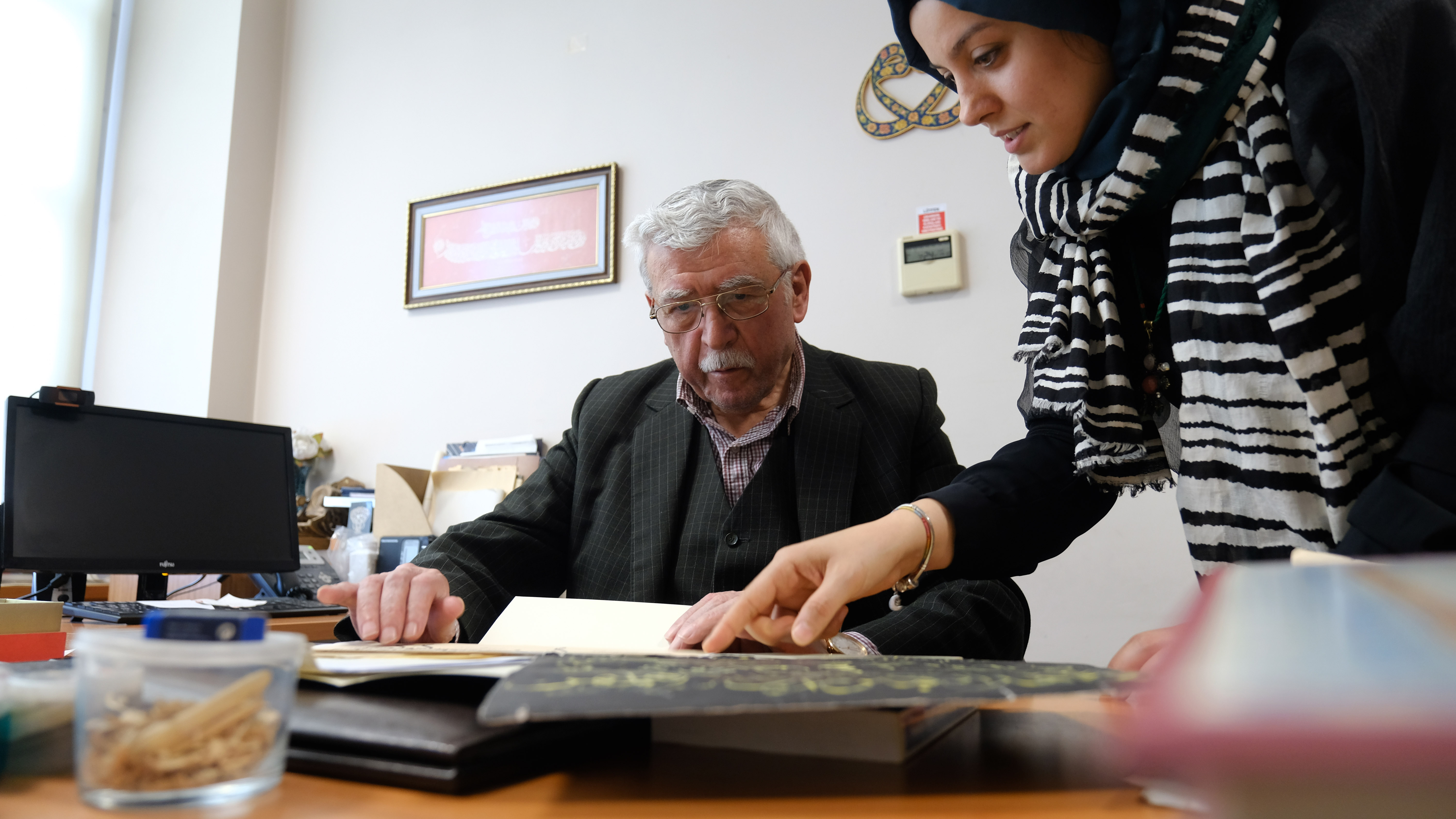 ‘Yaşayan İnsan Hazineleri’ ödüllü hattat Öksüz: Yaptığımız sanat, kültür mirasımızın ürünleri - Görsel 3