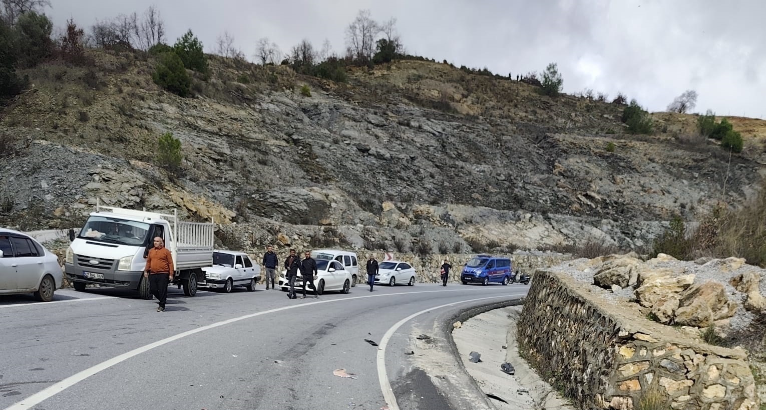 Alanya’da freni boşalan TIR, 2 otomobile çarptı: 1 ölü, 3 yaralı - Görsel 3