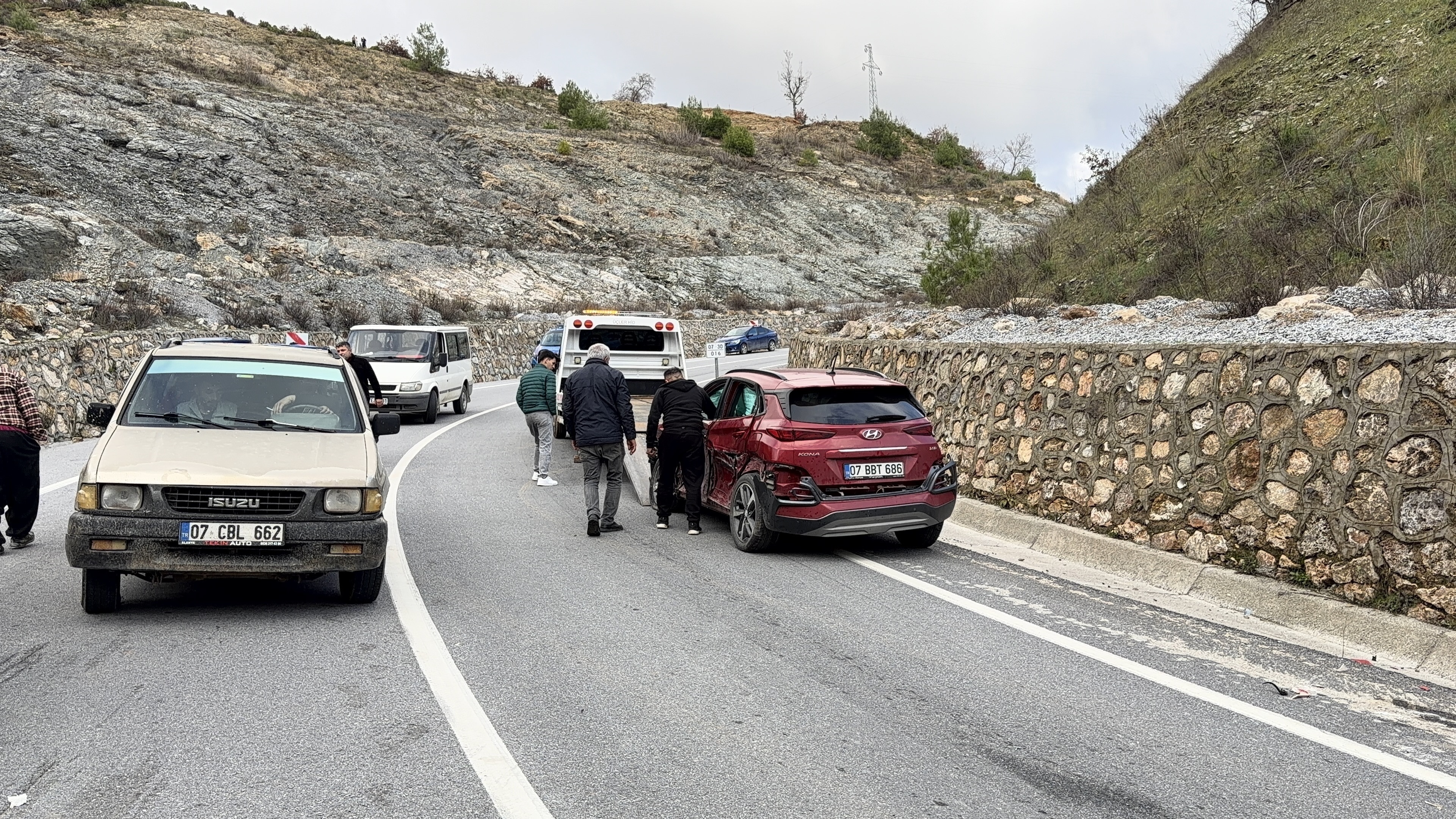 Alanya’da freni boşalan TIR, 2 otomobile çarptı: 1 ölü, 3 yaralı - Görsel 5