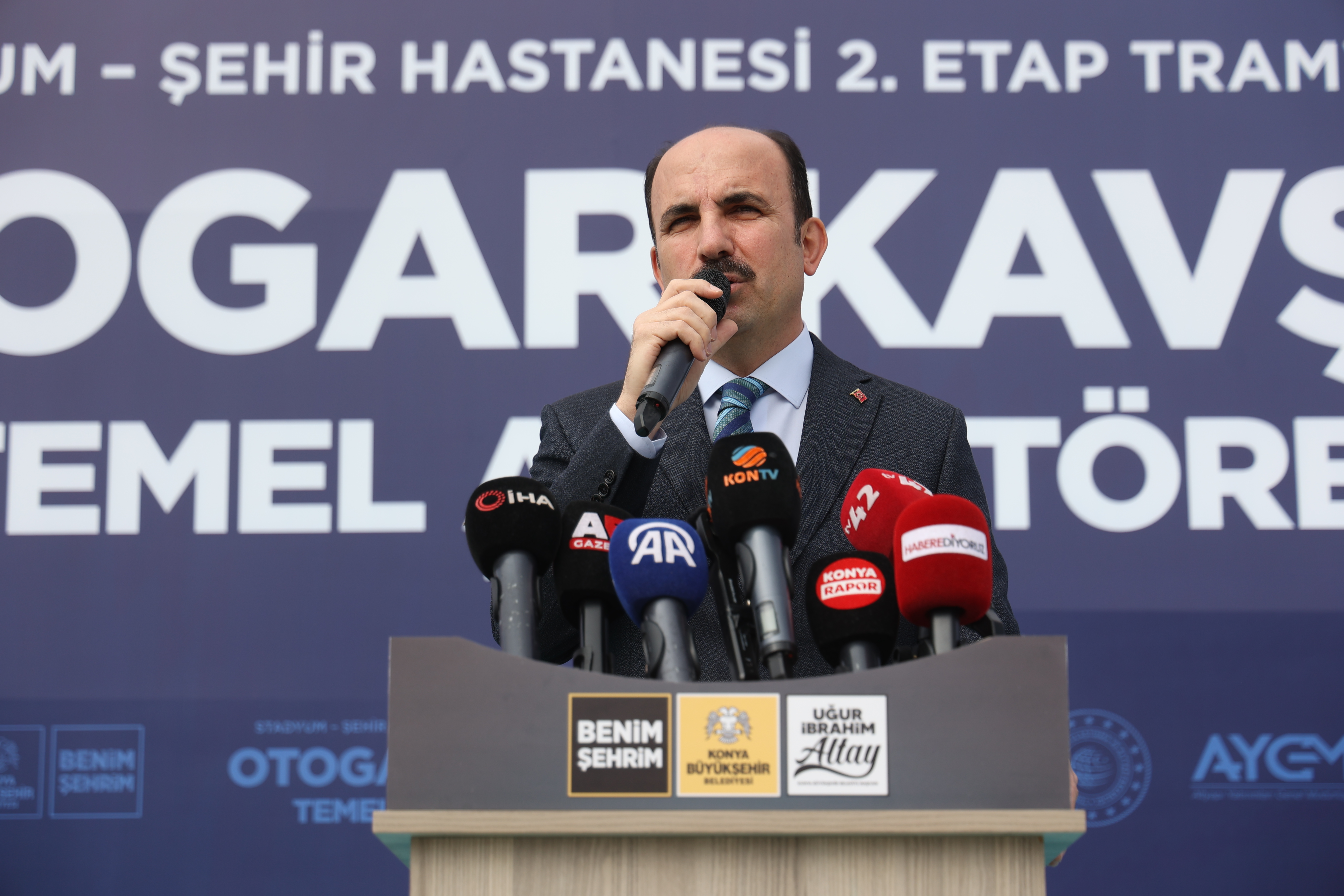 Konya'da üç katlı kavşakla bölgedeki trafik sorununun çözüleceğini söyledi. - Görsel 1