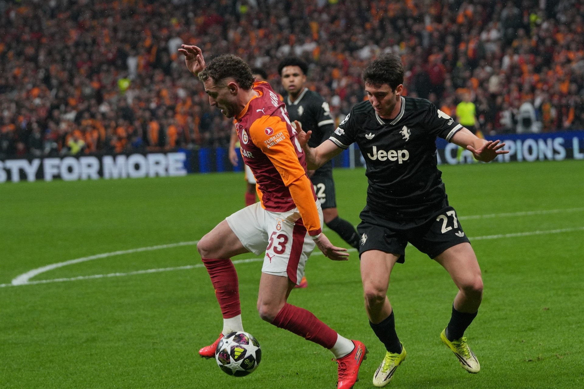 UEFA Şampiyonlar Ligi son 16 play-off turu ilk maçında Galatasaray sahasında Juventus'u 5-2 mağlup etti. - Görsel 2