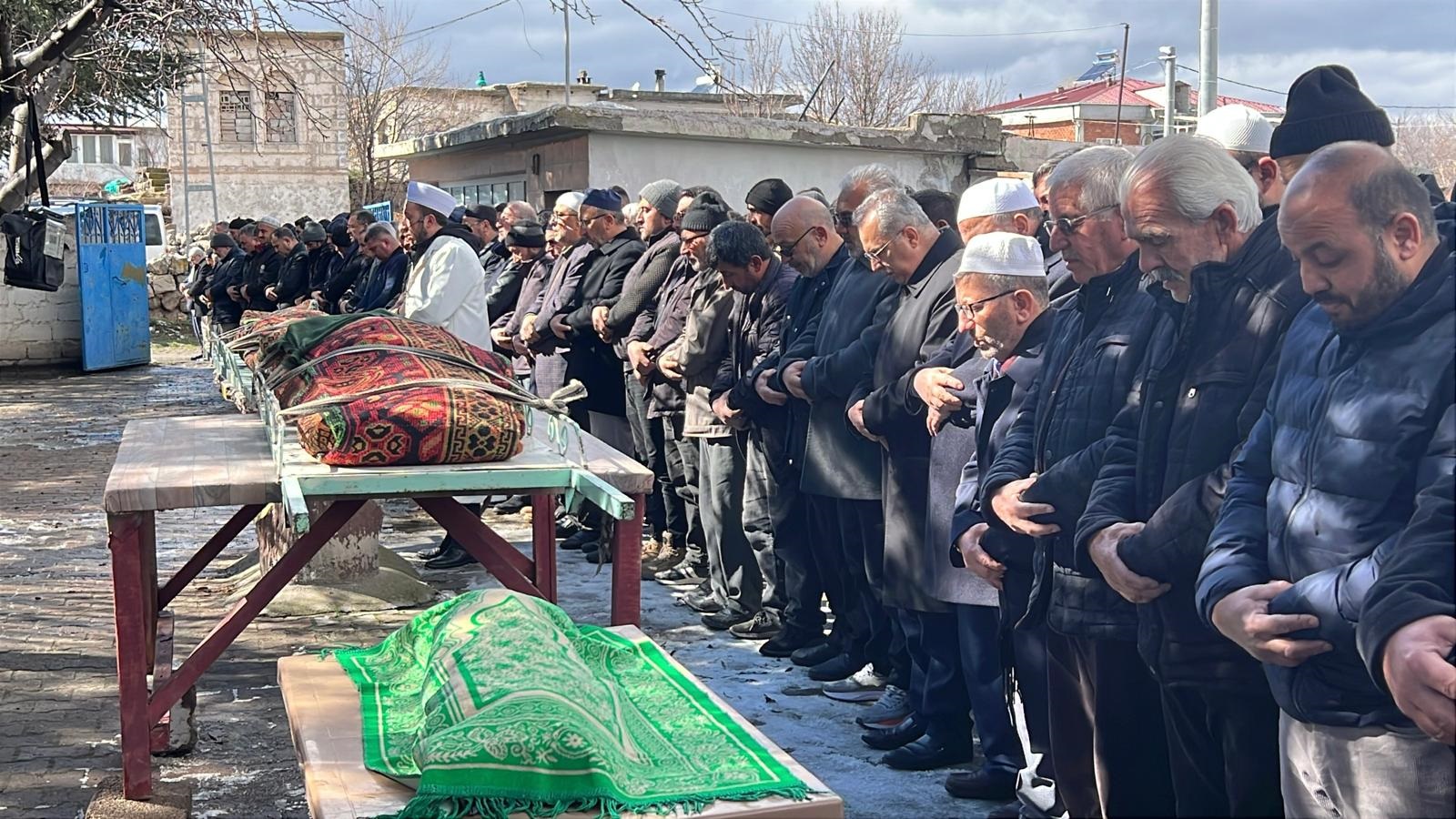 Kardeşi, yengesi ve yeğeninin cenaze namazını kıldırırken fenalık geçirdi - Görsel 4