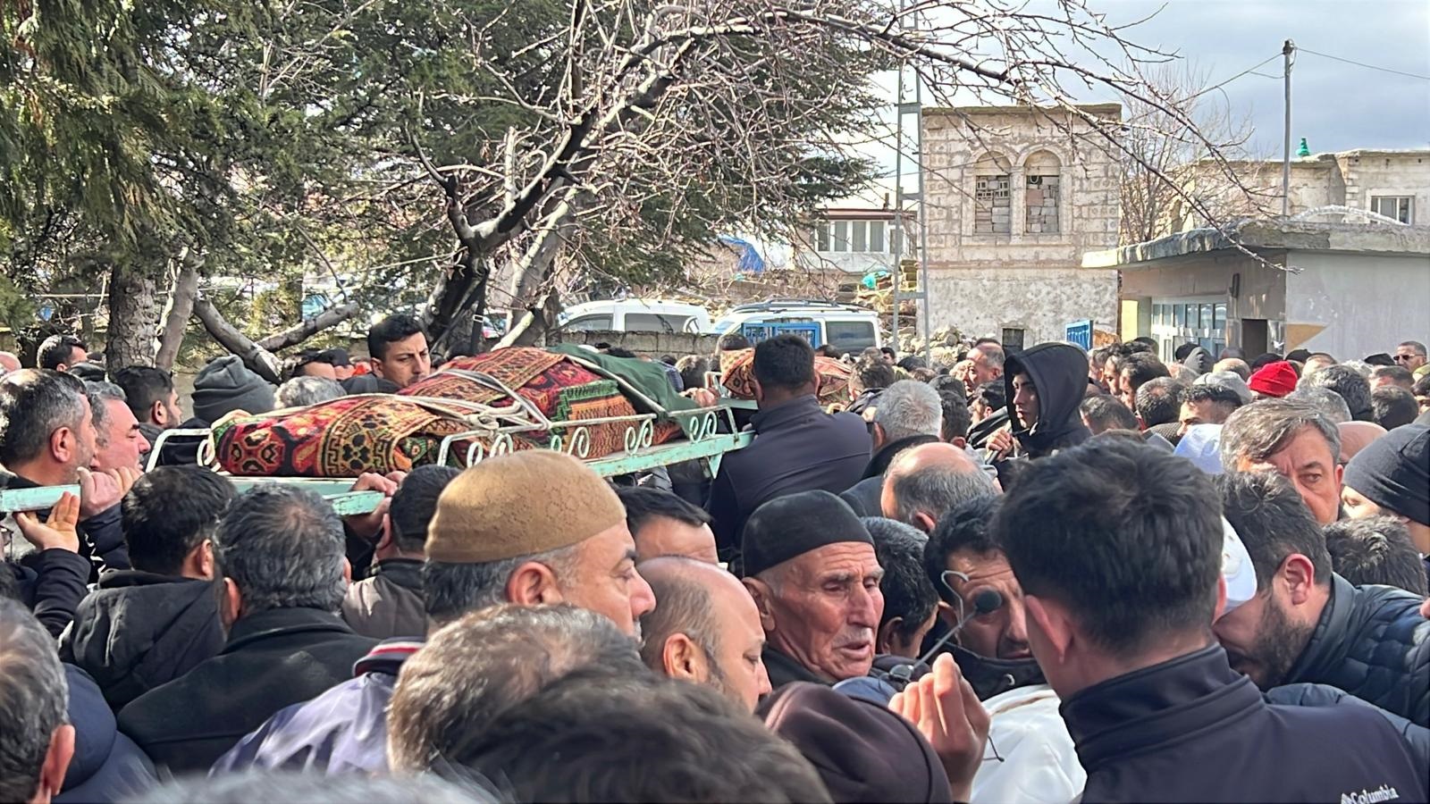 Kardeşi, yengesi ve yeğeninin cenaze namazını kıldırırken fenalık geçirdi - Görsel 7