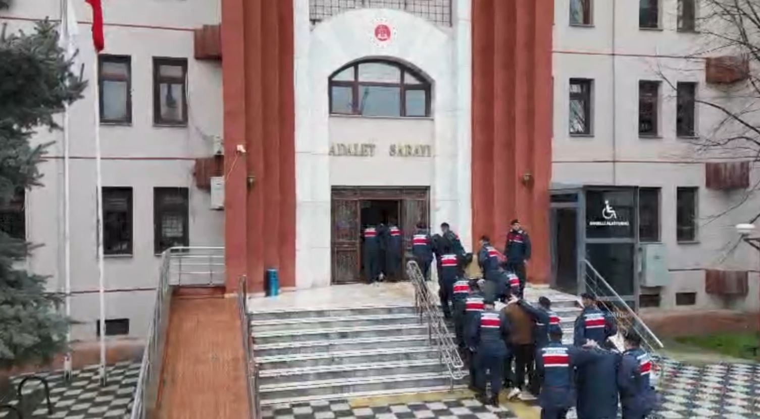  Konya  Dahil 15 ilde 15 ayrı organize suç örgütüne yönelik operasyonda 80 tutuklama - Görsel 1