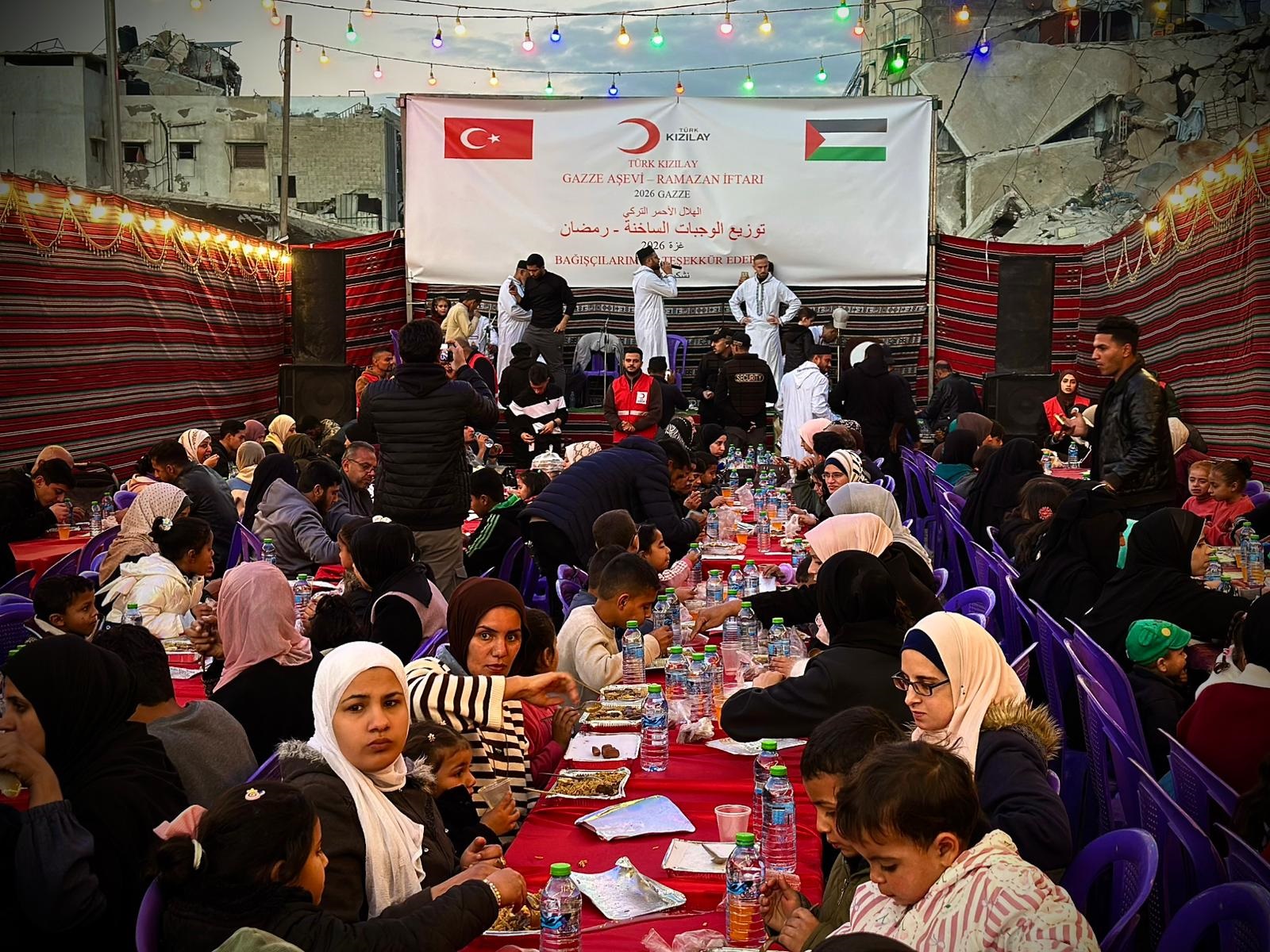 Türk Kızılay Gazze’deki Filistinliler için sokak iftarı düzenledi - Görsel 4