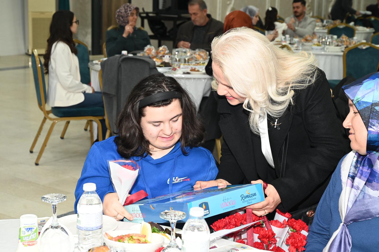 SEYDİŞEHİR'DE ŞEHİT AİLELERİ VE GAZİLER ONURUNA İFTAR YEMEĞİ - Görsel 3