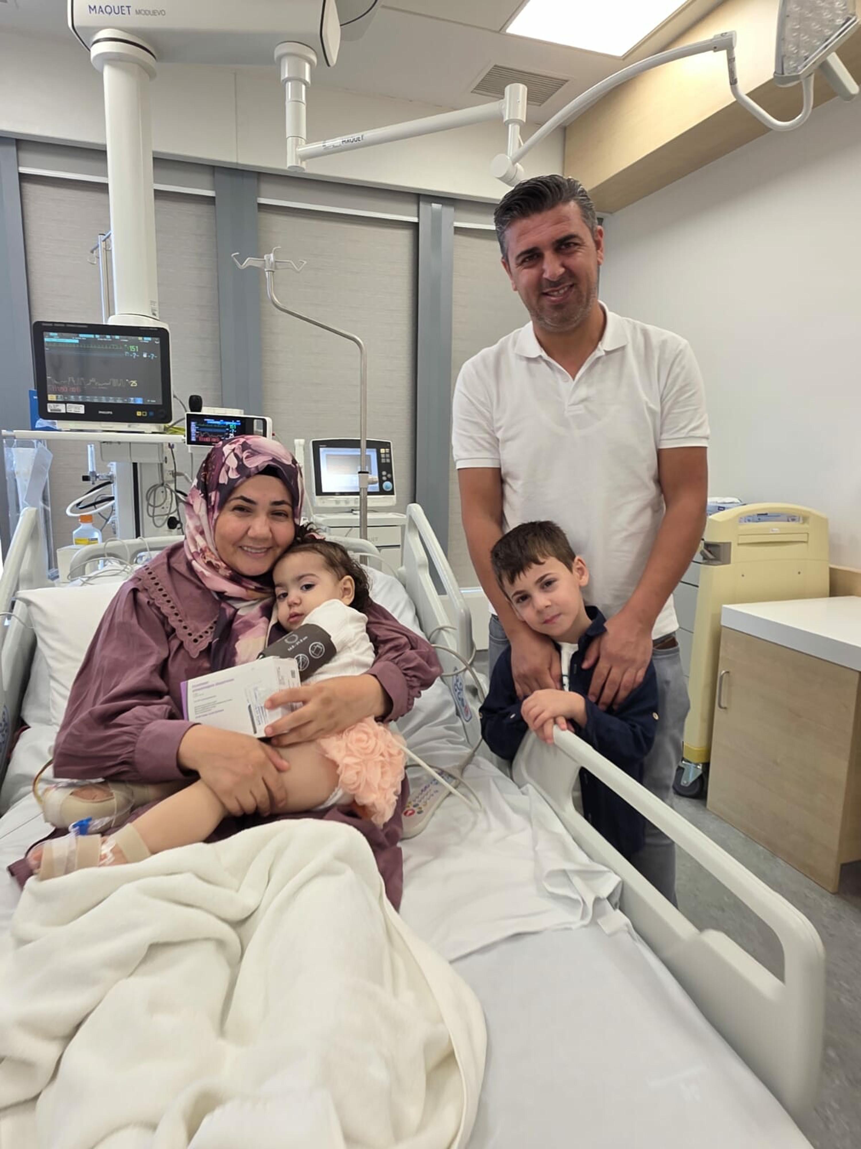 Kampanyası tamamlanıp, Dubai'ye giden SMA'lı Esma'nın annesi: İlaç damara girince kurtulacağına inandım - Görsel 4
