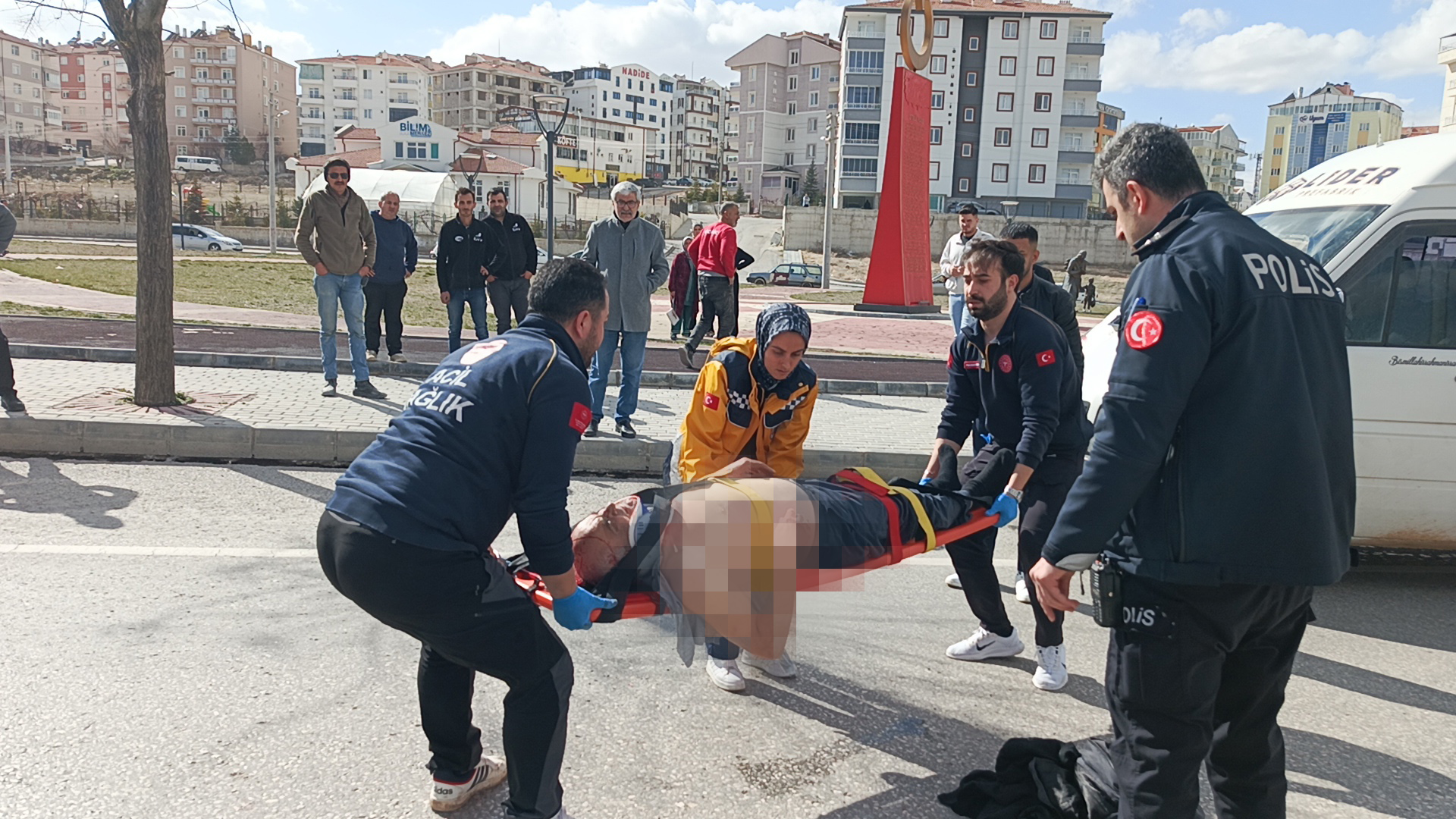 KARAMAN'da yolun karşısına geçerken minibüsün çarpıp, 32 metre ileriye fırlattığı Hasan Yılmaz (57), kurtarılamadı. - Görsel 3