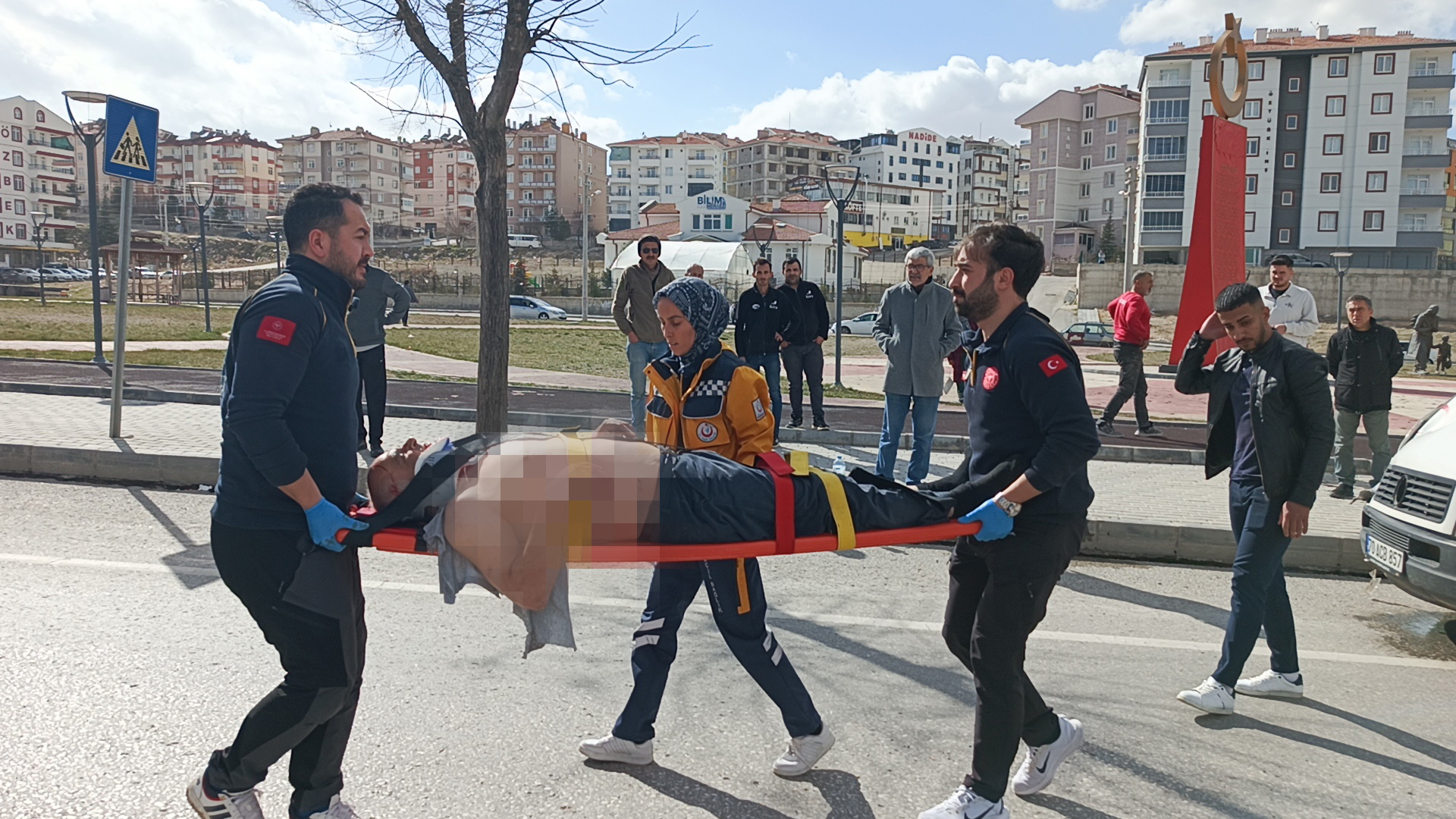 KARAMAN'da yolun karşısına geçerken minibüsün çarpıp, 32 metre ileriye fırlattığı Hasan Yılmaz (57), kurtarılamadı. - Görsel 4