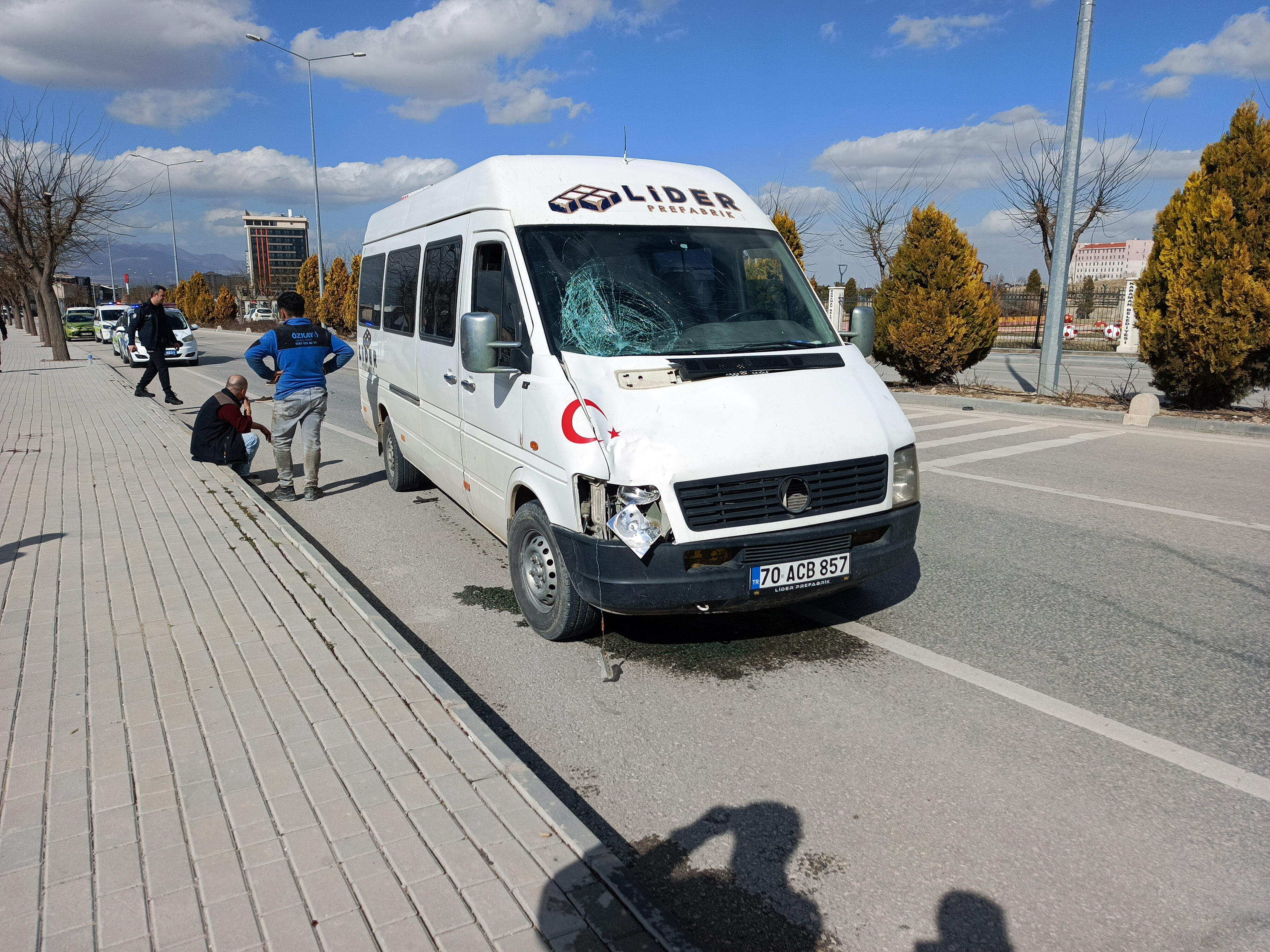 KARAMAN'da yolun karşısına geçerken minibüsün çarpıp, 32 metre ileriye fırlattığı Hasan Yılmaz (57), kurtarılamadı. - Görsel 5