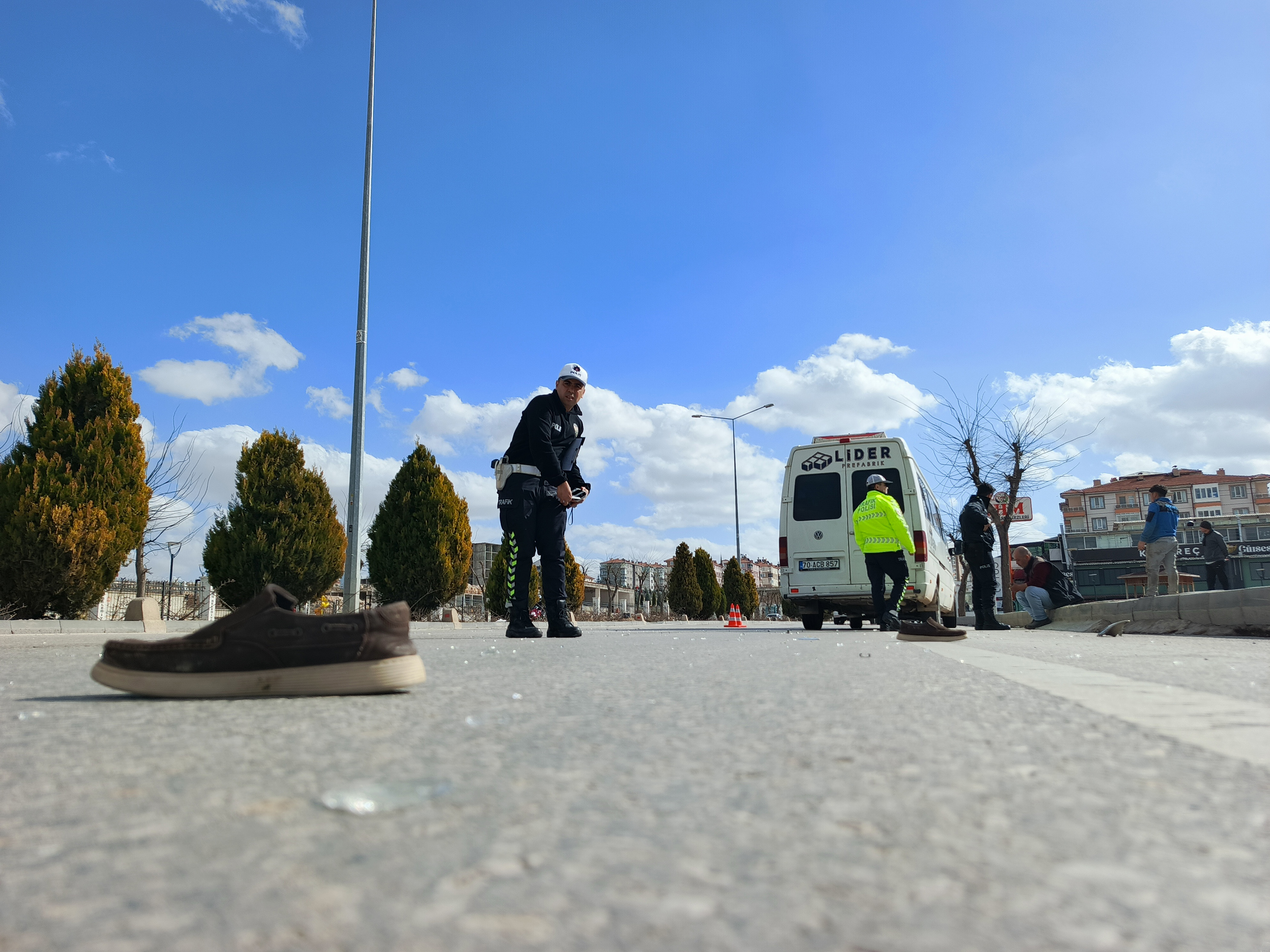 KARAMAN'da yolun karşısına geçerken minibüsün çarpıp, 32 metre ileriye fırlattığı Hasan Yılmaz (57), kurtarılamadı. - Görsel 7