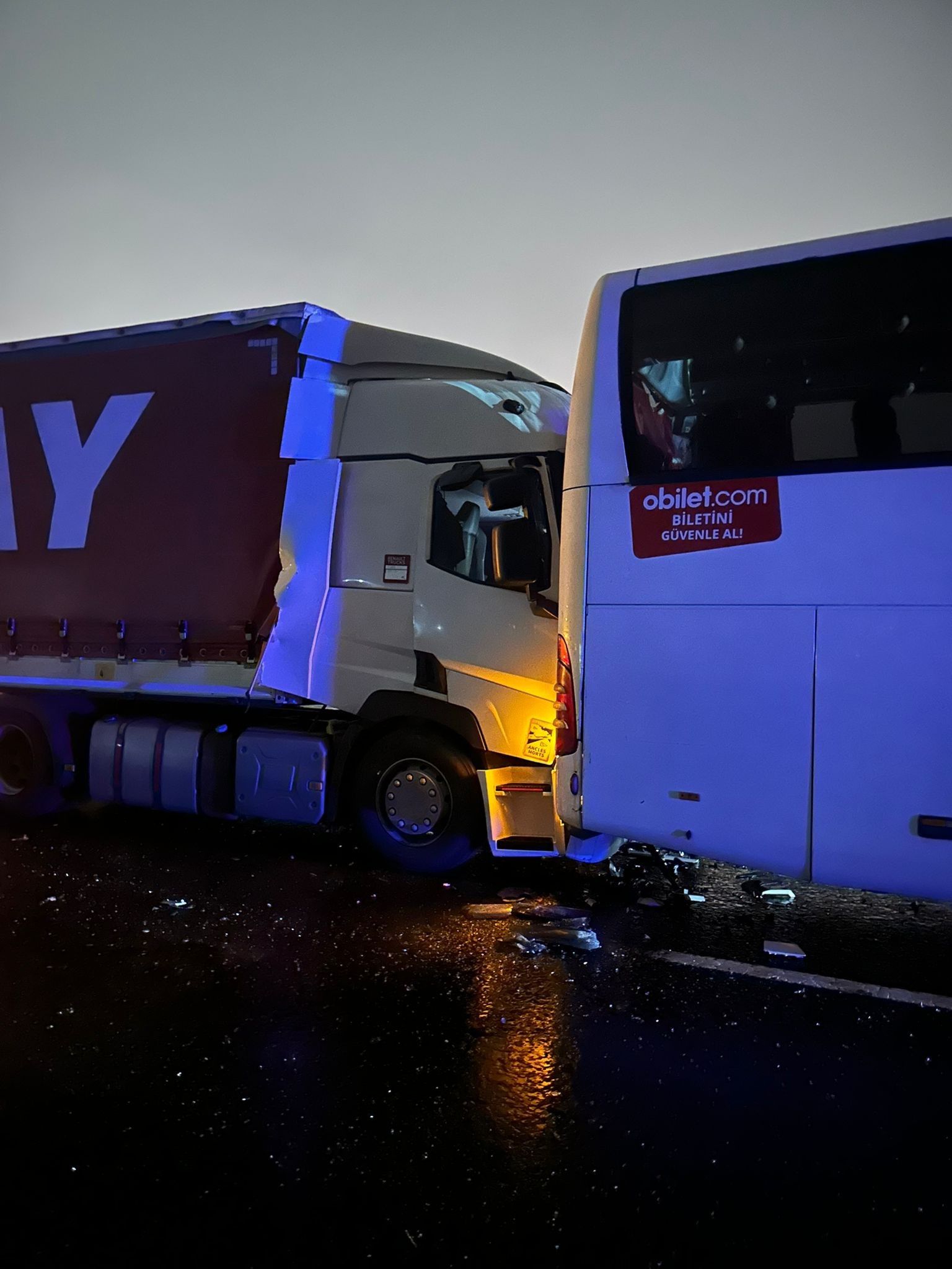 Sakarya’da Anadolu Otoyolunda 17 aracın karıştığı kazada 7 yaralı; Ankara yönü ulaşıma kapandı - Görsel 6