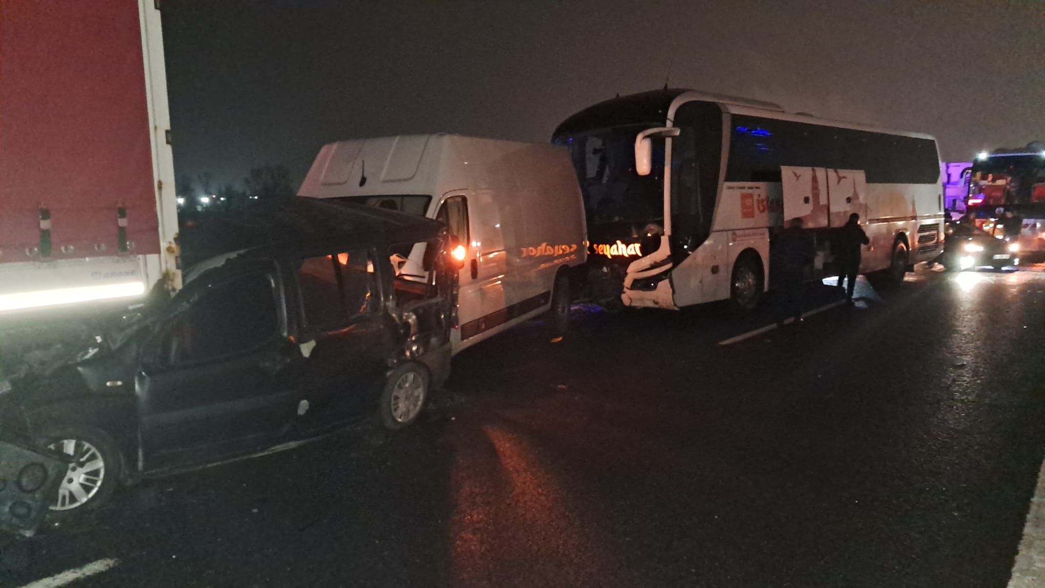 Sakarya’da Anadolu Otoyolunda 17 aracın karıştığı kazada 7 yaralı; Ankara yönü ulaşıma kapandı - Görsel 8