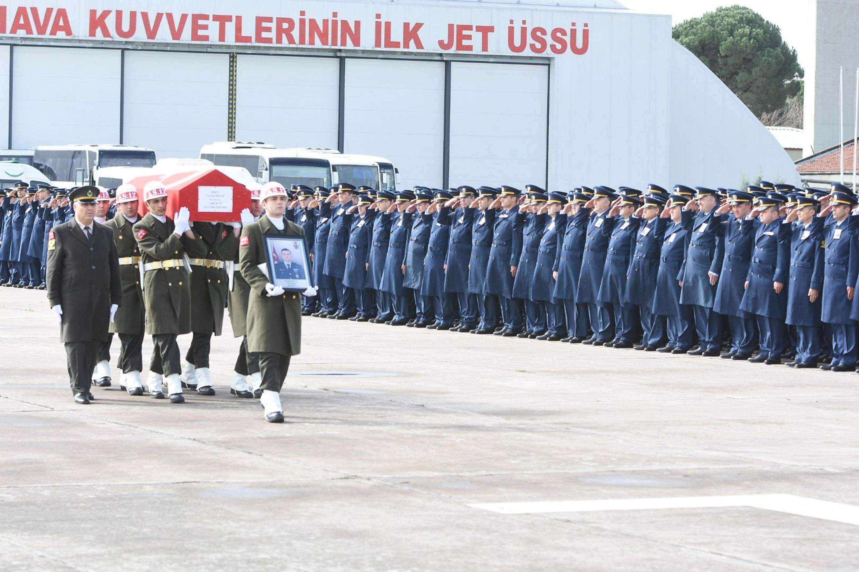 Balıkesir'de, kaza kırıma uğrayan F-16'da şehit olan Binbaşı Bolat'tan geriye bu görüntüler kaldı - Görsel 1
