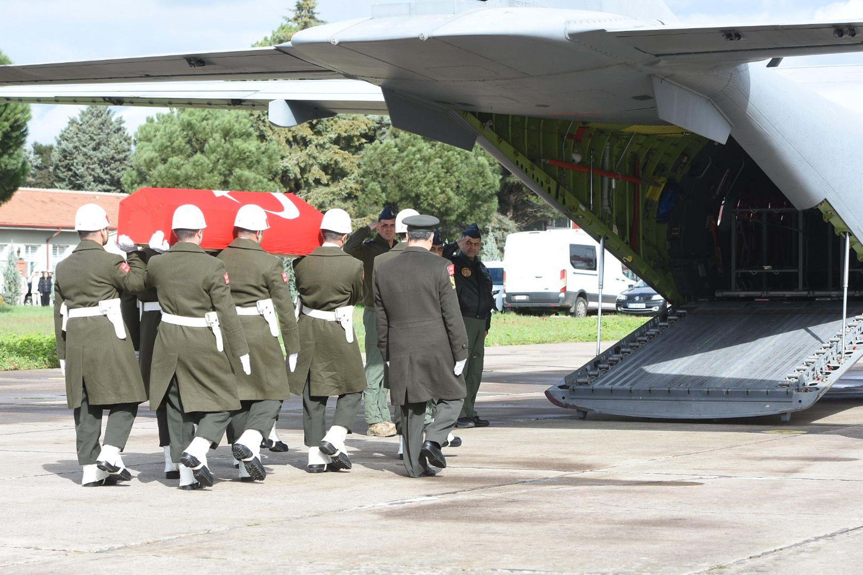 Balıkesir'de, kaza kırıma uğrayan F-16'da şehit olan Binbaşı Bolat'tan geriye bu görüntüler kaldı - Görsel 8