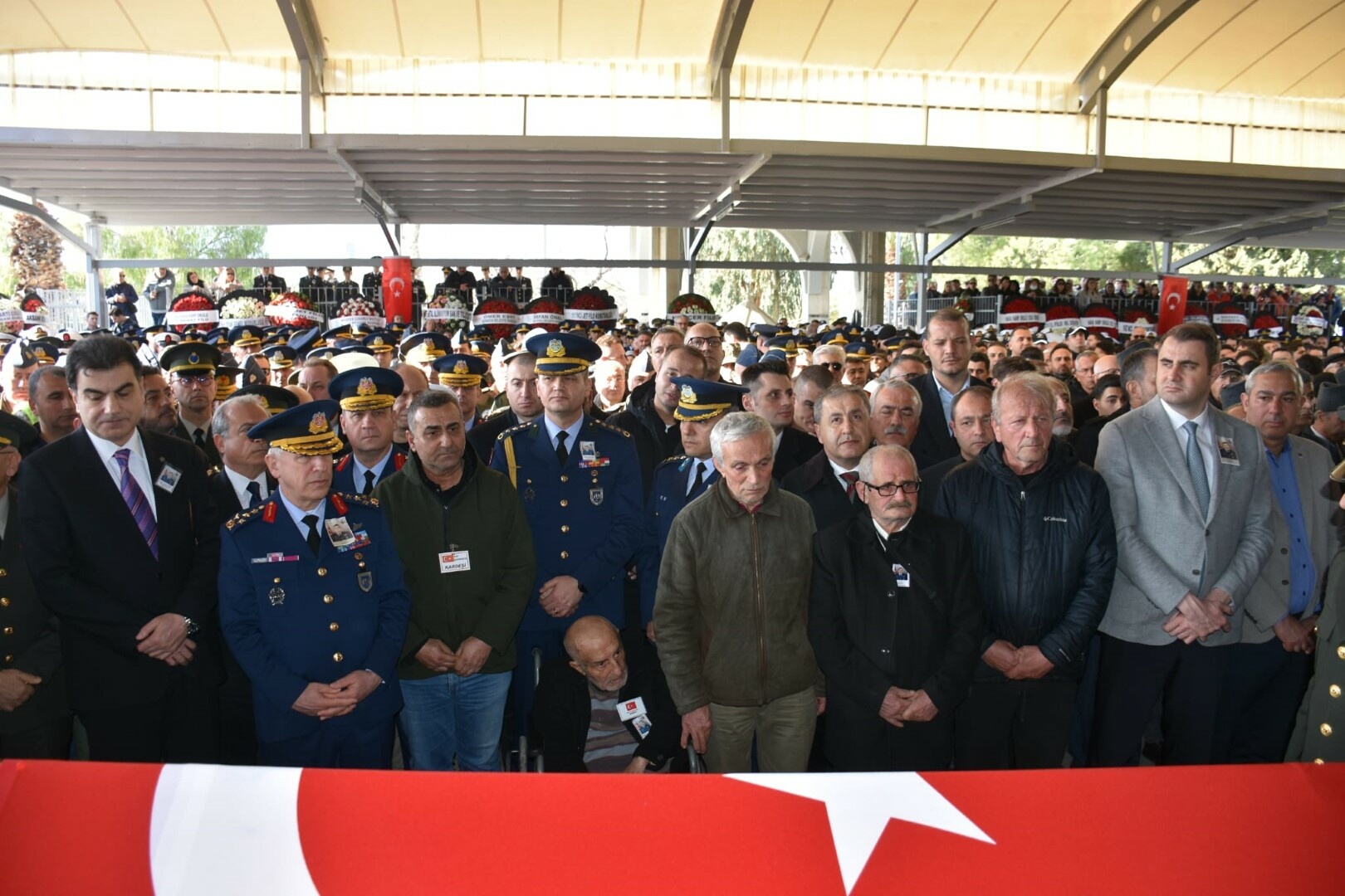 İzmir- Kaza kırıma uğrayan F-16'da şehit olan Hava Pilot Binbaşı İbrahim Bolat, son yolculuğuna uğurlandı - Görsel 1