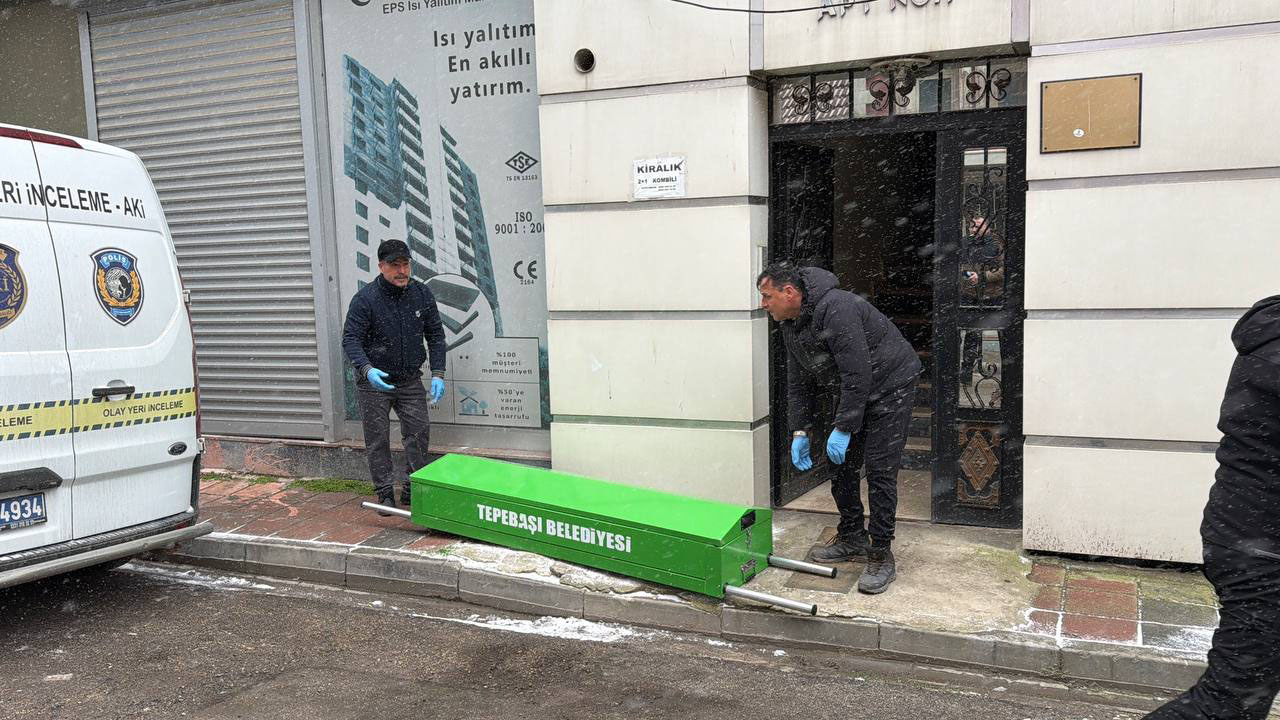 Evinin 7'nci kat penceresinden atladı, eşi de ölü bulundu - Görsel 1