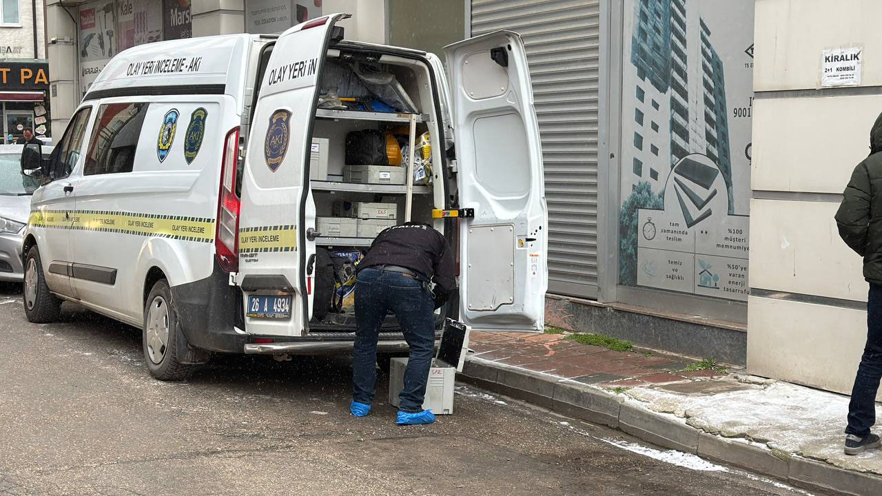 Evinin 7'nci kat penceresinden atladı, eşi de ölü bulundu - Görsel 3