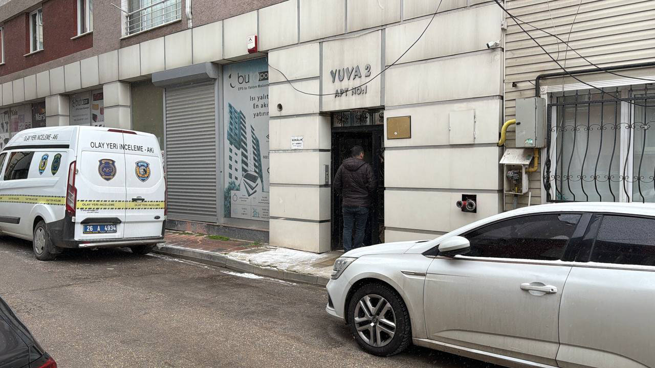 Evinin 7'nci kat penceresinden atladı, eşi de ölü bulundu - Görsel 4