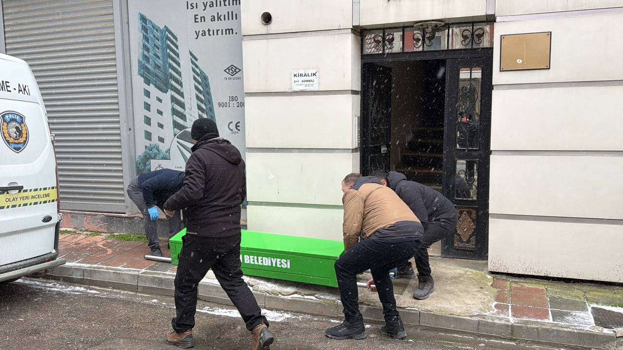 Evinin 7'nci kat penceresinden atladı, eşi de ölü bulundu - Görsel 6