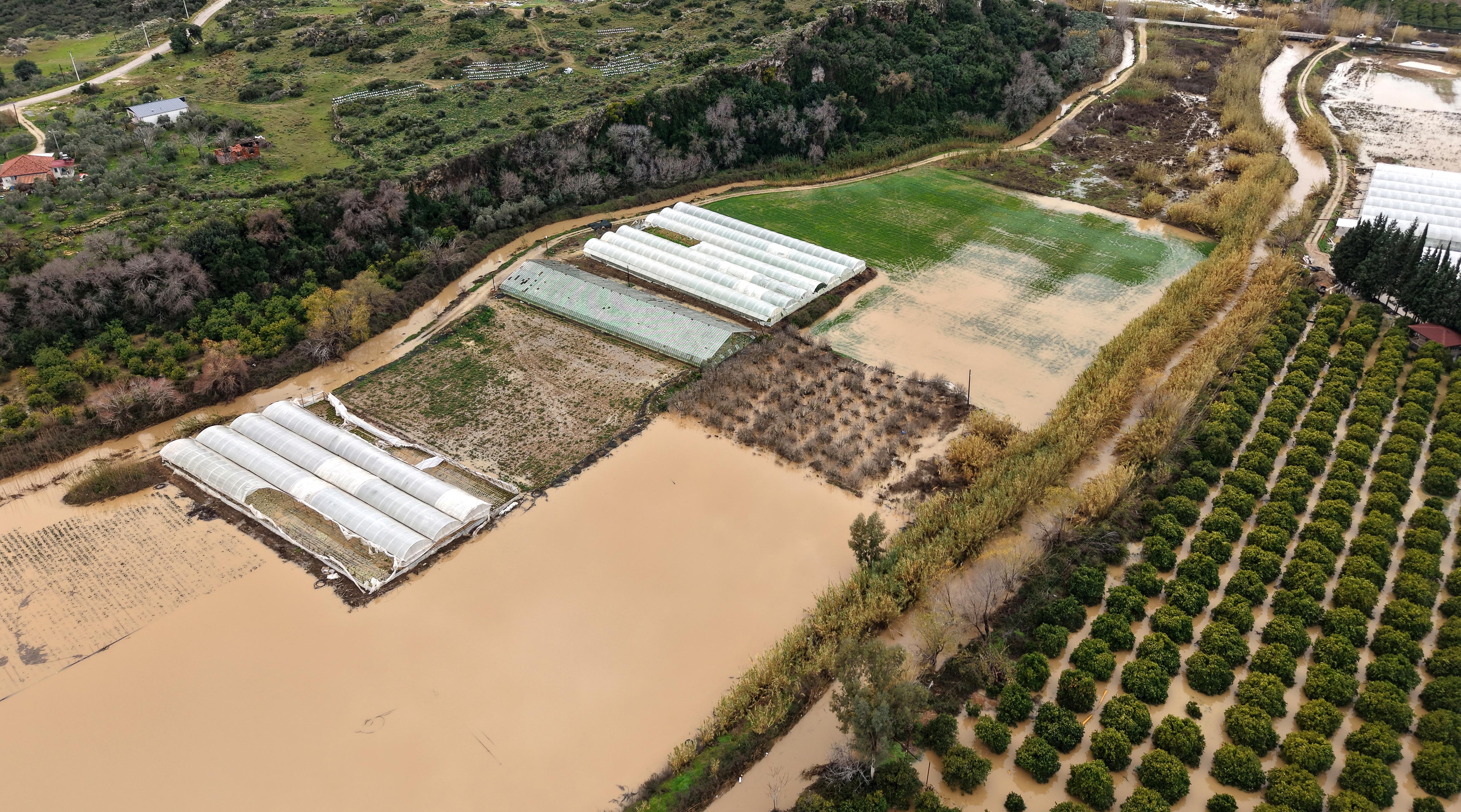 Antalya'da fırtına, hortum ve sel felaketinin faturası 3 milyar TL - Görsel 1