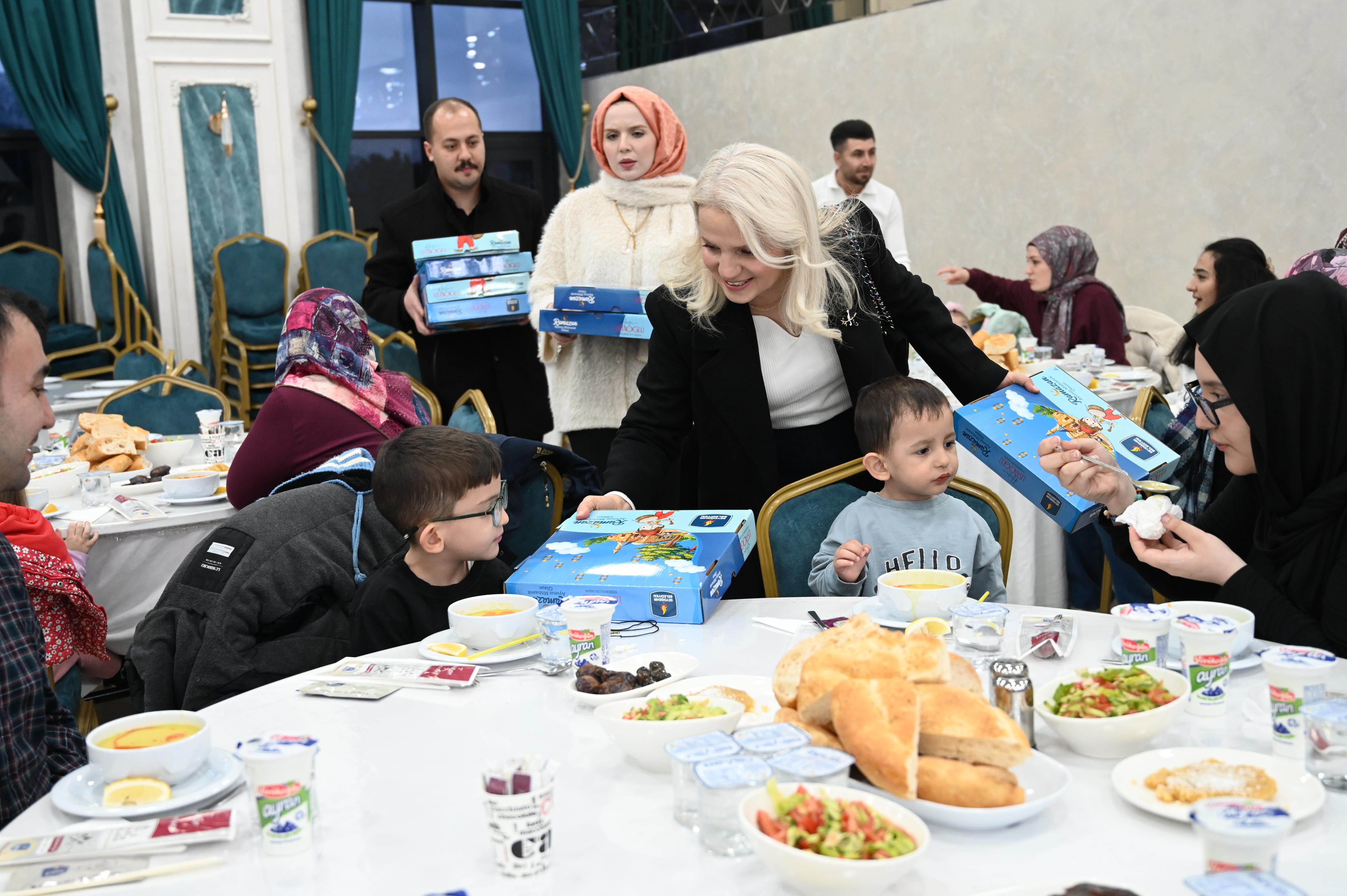 BAŞKAN USTAOĞLU, EVDE BAKIM HİZMETİ ALAN ENGELLİ BİREYLERLE BULUŞTU  - Görsel 7