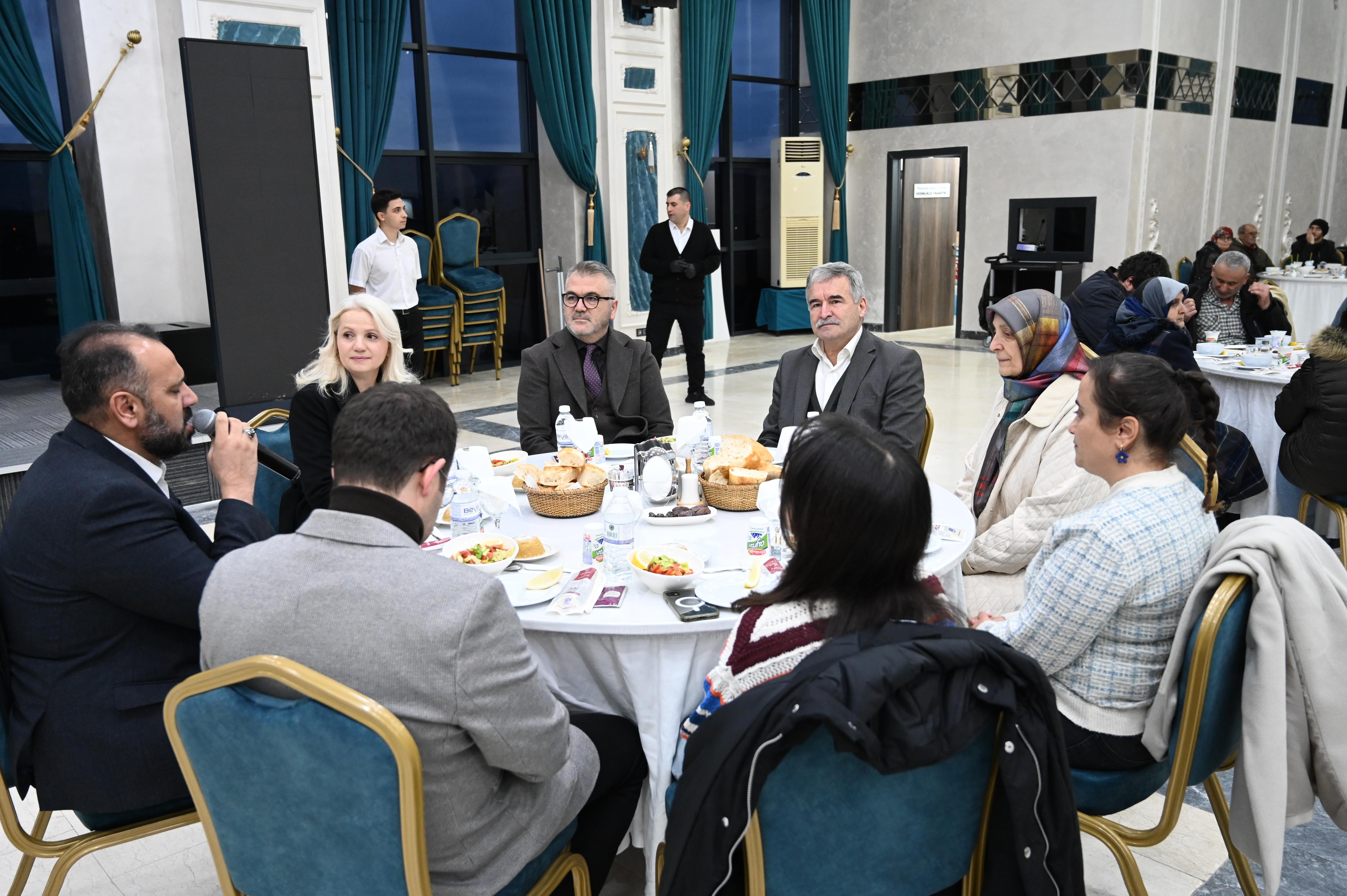 BAŞKAN USTAOĞLU, EVDE BAKIM HİZMETİ ALAN ENGELLİ BİREYLERLE BULUŞTU  - Görsel 10