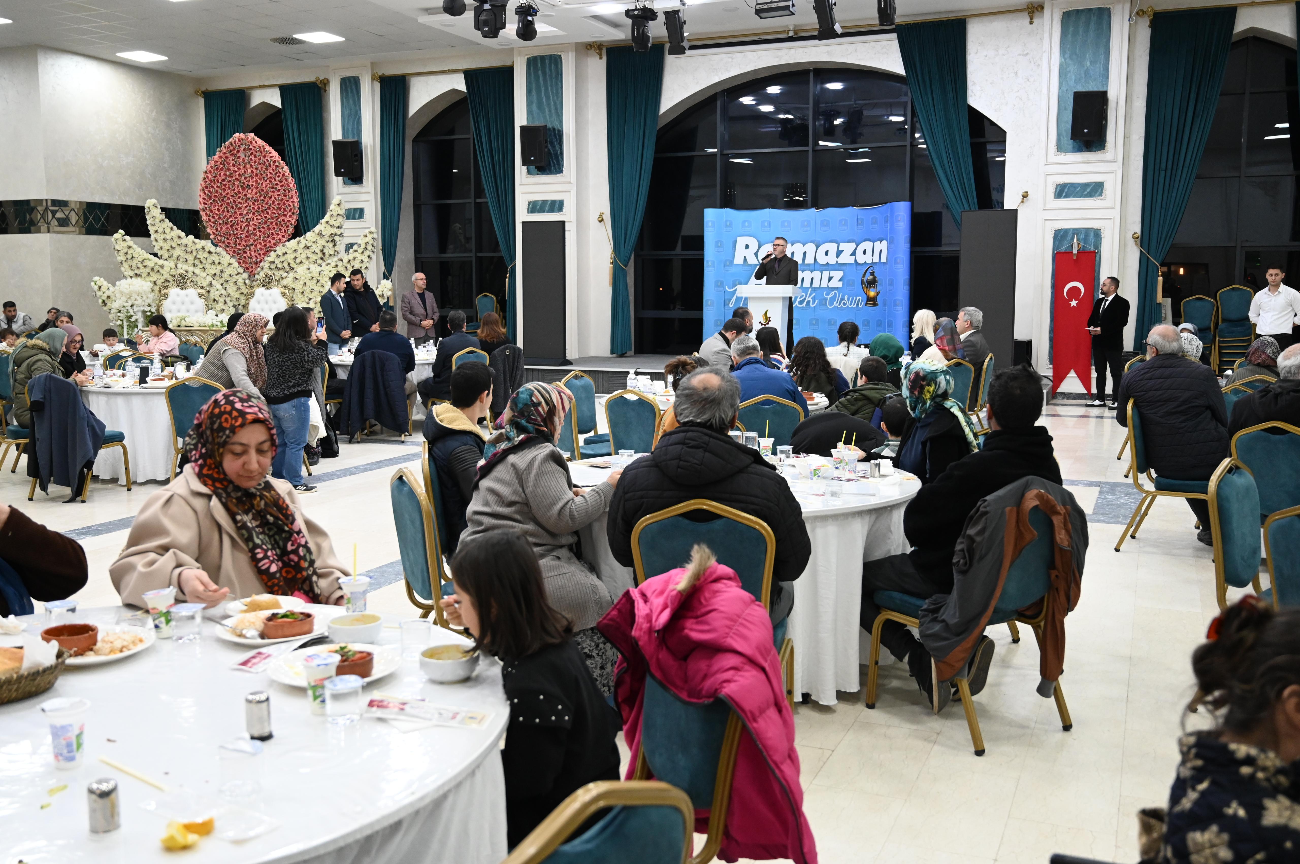 BAŞKAN USTAOĞLU, EVDE BAKIM HİZMETİ ALAN ENGELLİ BİREYLERLE BULUŞTU  - Görsel 12