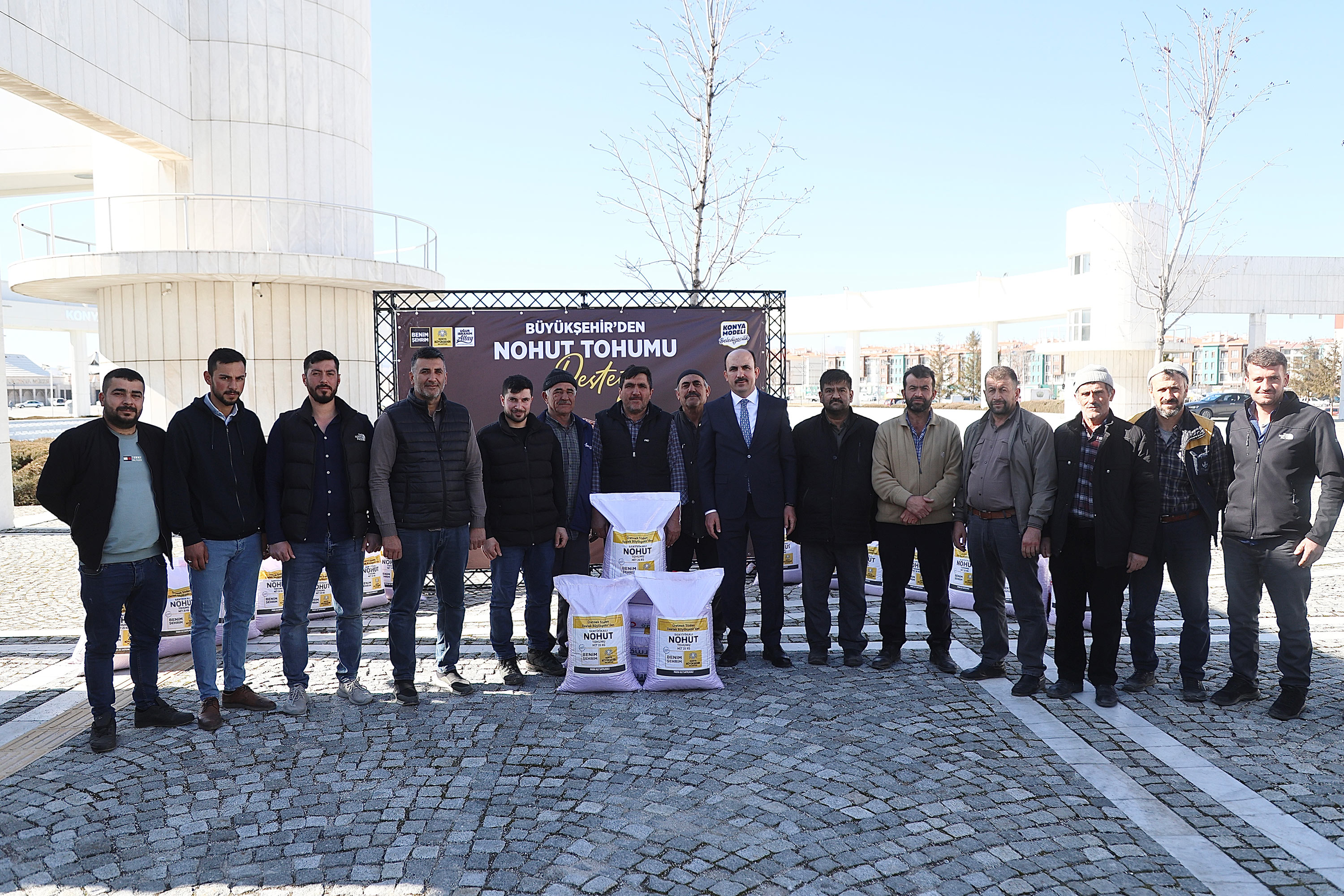 BAŞKAN ALTAY: “AZ SU İSTEYEN ÜRÜNLERİN YAYGINLAŞMASI İÇİN ÇİFTÇİMİZE 115.875 KİLO NOHUT DESTEĞİNDE BULUNDUK” - Görsel 3