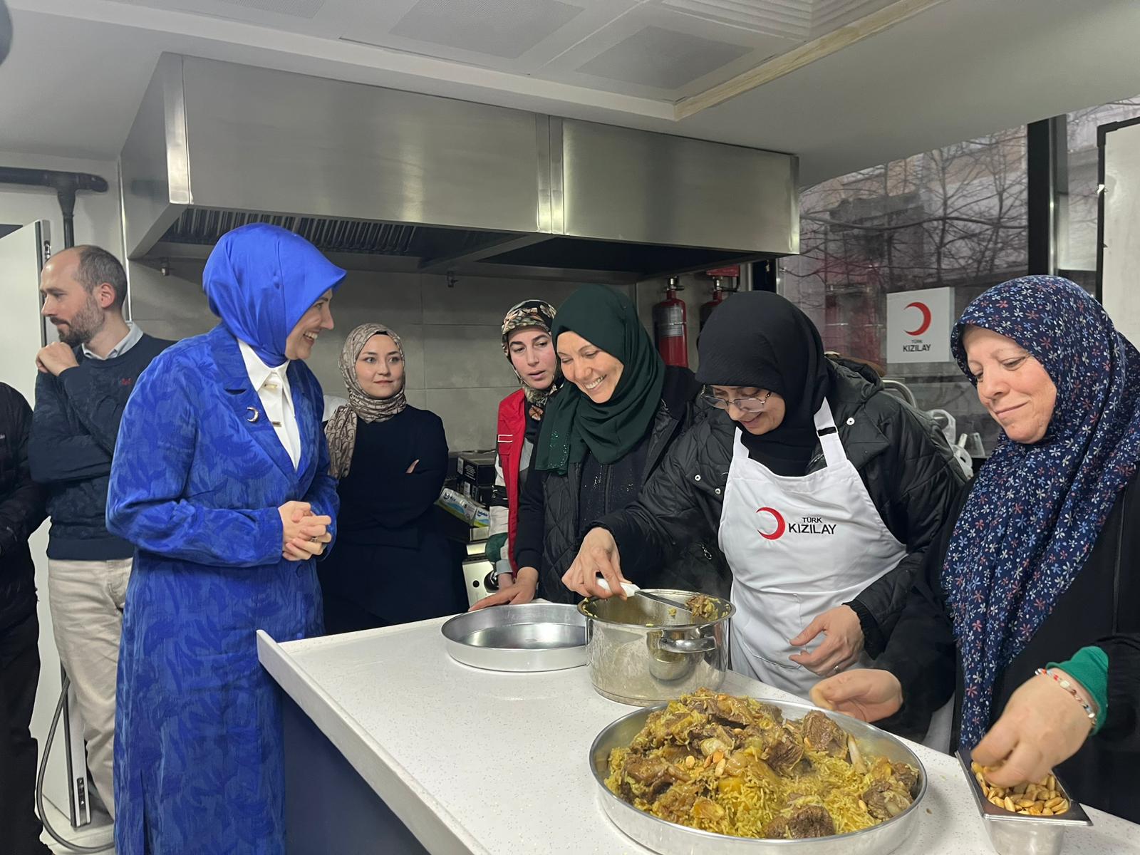 Kızılay Genel Başkanı Yılmaz, Gazzeli kadınlar ile iftarda bir araya geldi - Görsel 2