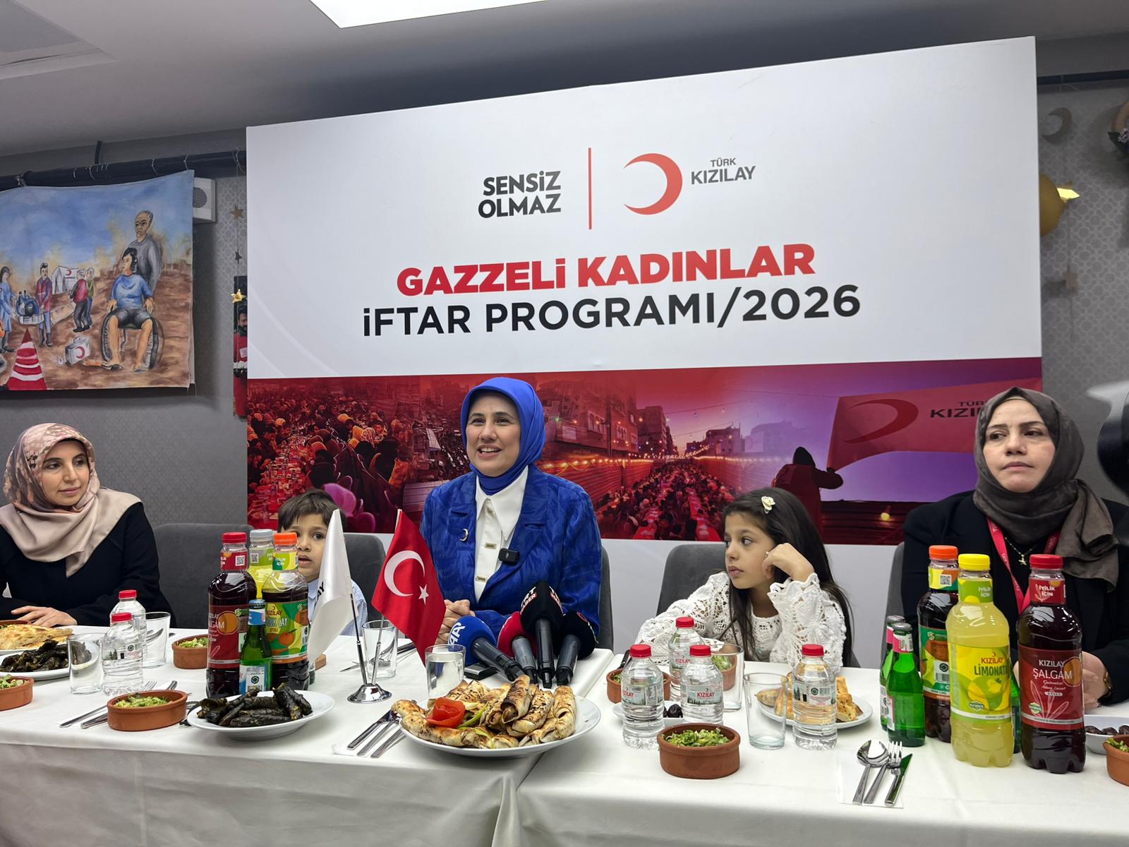 Kızılay Genel Başkanı Yılmaz, Gazzeli kadınlar ile iftarda bir araya geldi - Görsel 3