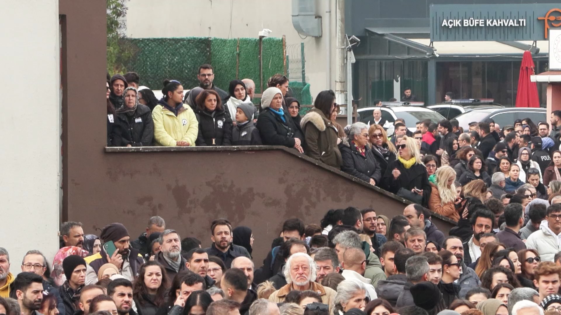 İstanbul- Öğrencisi tarafından öldürülen Fatma Nur Çelik için okulda tören düzenlendi  - Görsel 2