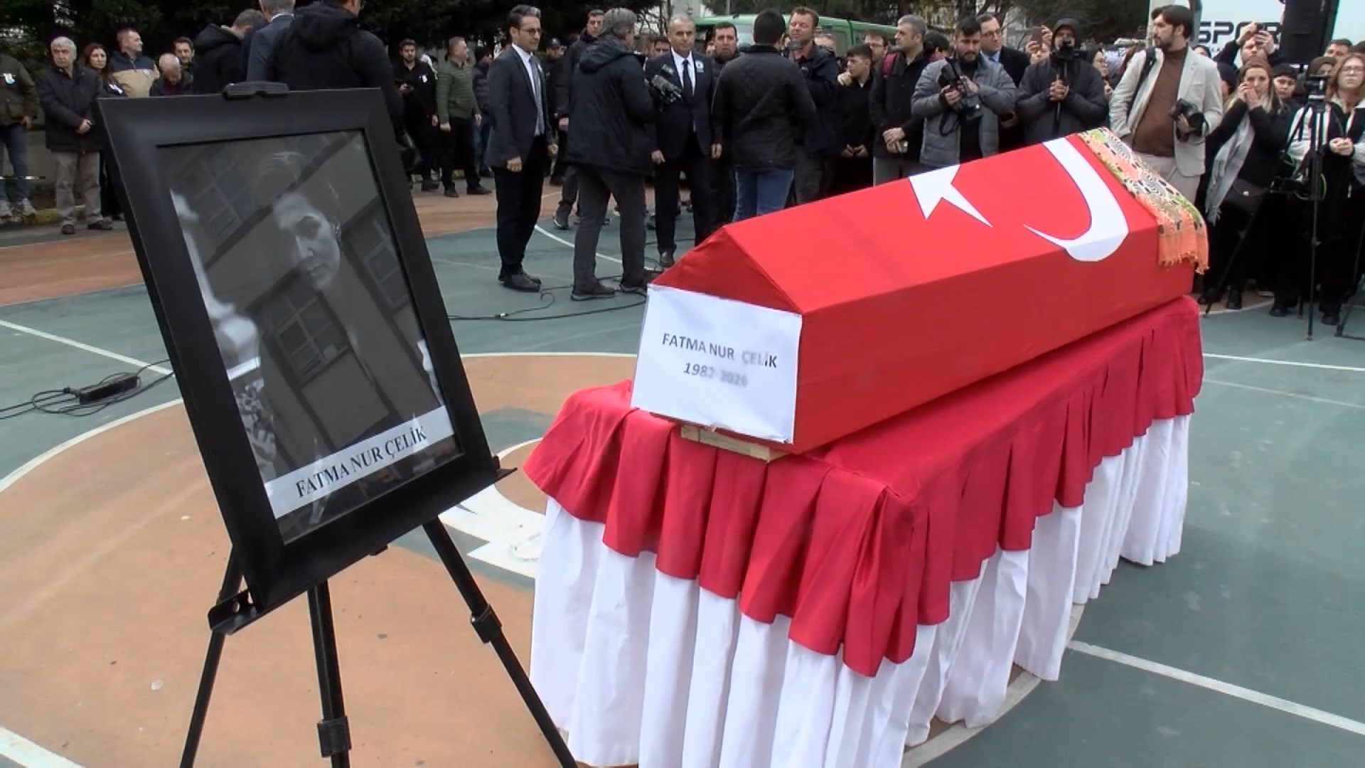 İstanbul- Öğrencisi tarafından öldürülen Fatma Nur Çelik için okulda tören düzenlendi  - Görsel 3
