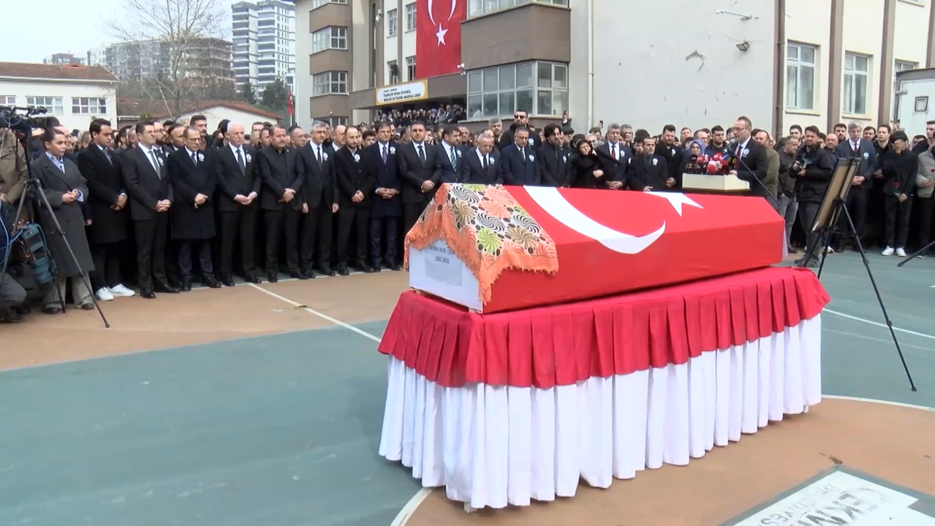 İstanbul- Öğrencisi tarafından öldürülen Fatma Nur Çelik için okulda tören düzenlendi  - Görsel 6